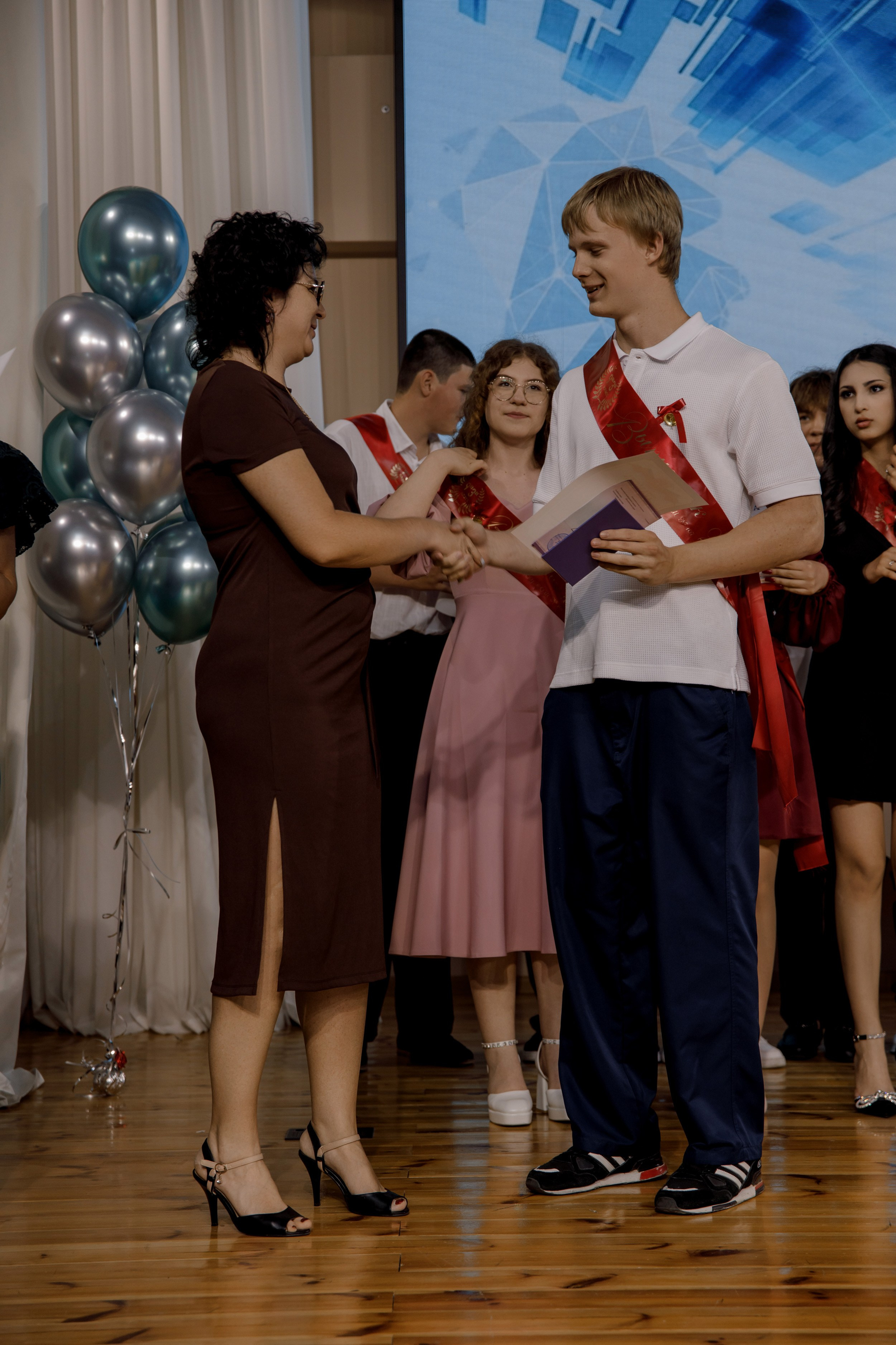 Выпускной школа 107 г Краснодар. Выпускные альбомы в Краснодарском крае