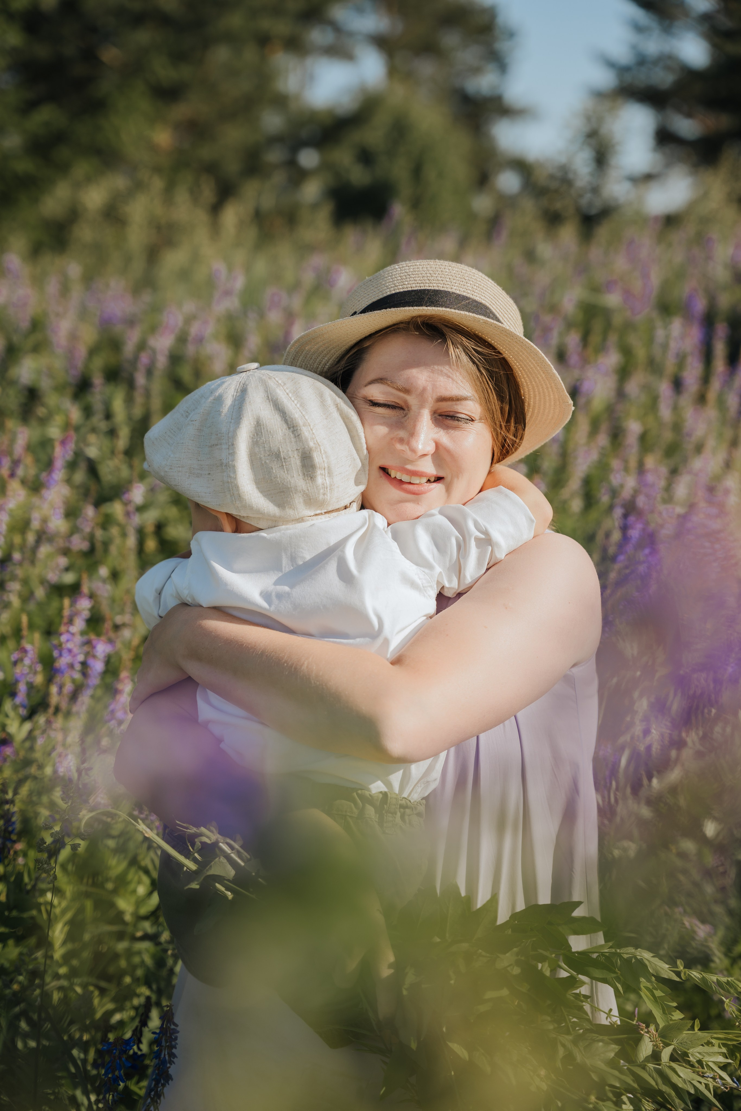 Нет ничего теплее, чем объятия мамы