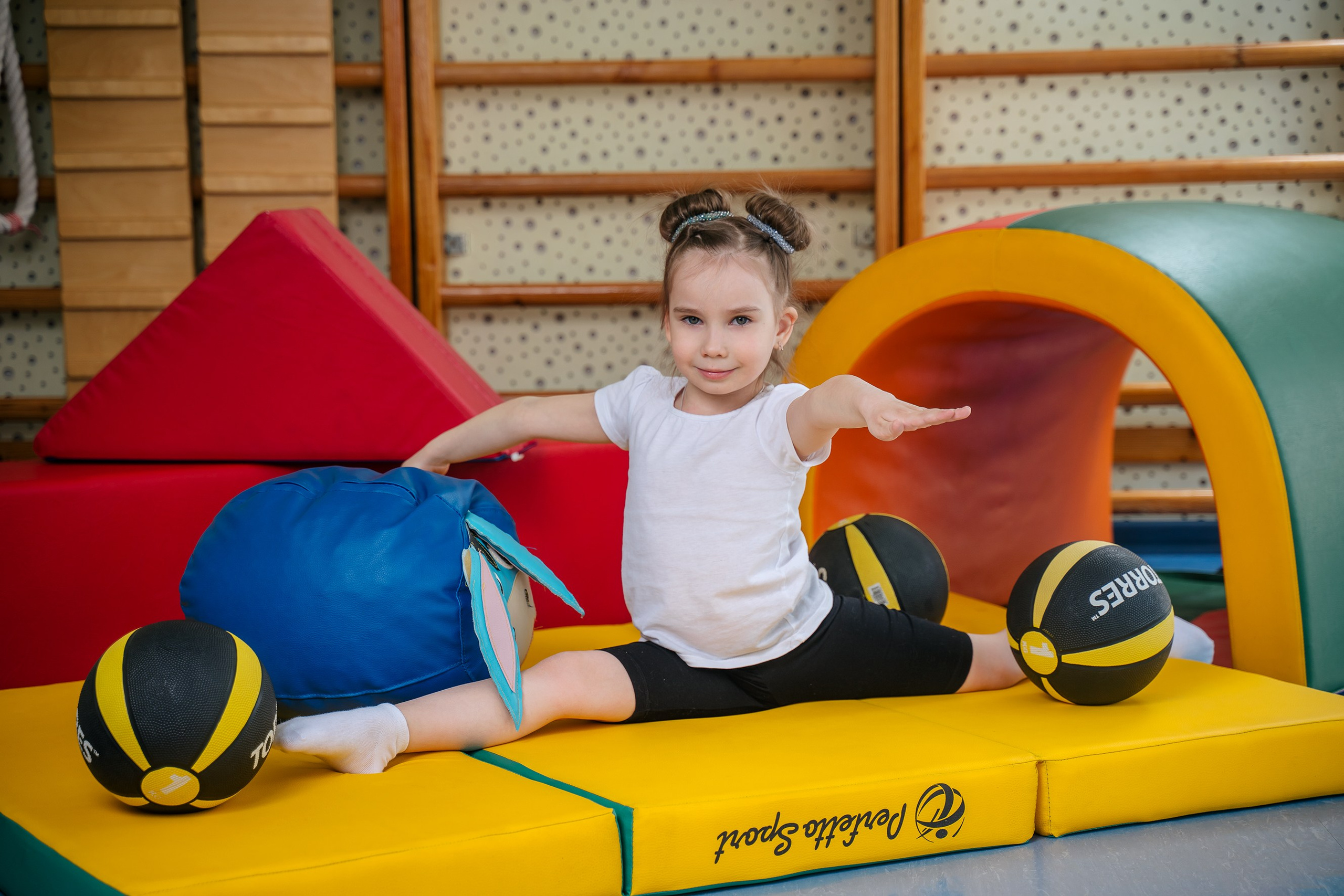Портрет ребёнка детского сада, группки с друзьями в детском саду. Выпускные альбомы, школьные фотосессии в городе Новороссийске