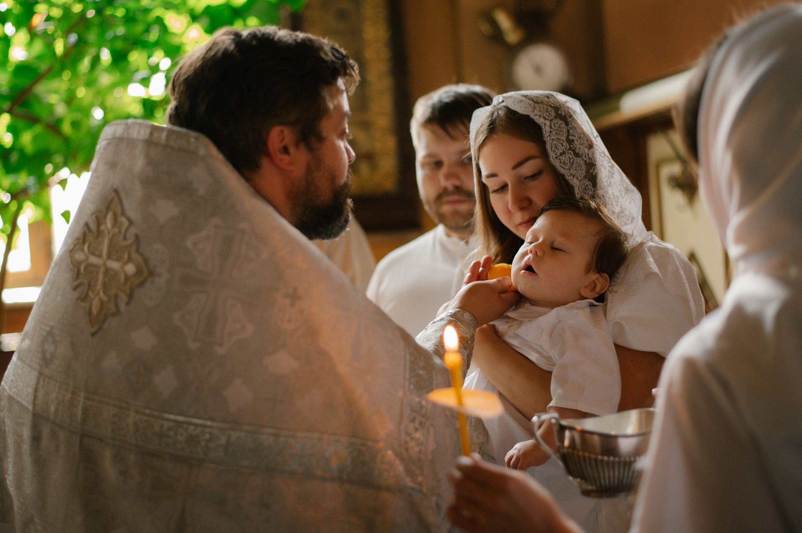 Фотограф на крещение. Фотосессия таинства крещения. Храм Воскресения Словущего в Даниловской Слободе. Семейный и свадебный фотограф в Москве Татьяна Николаева