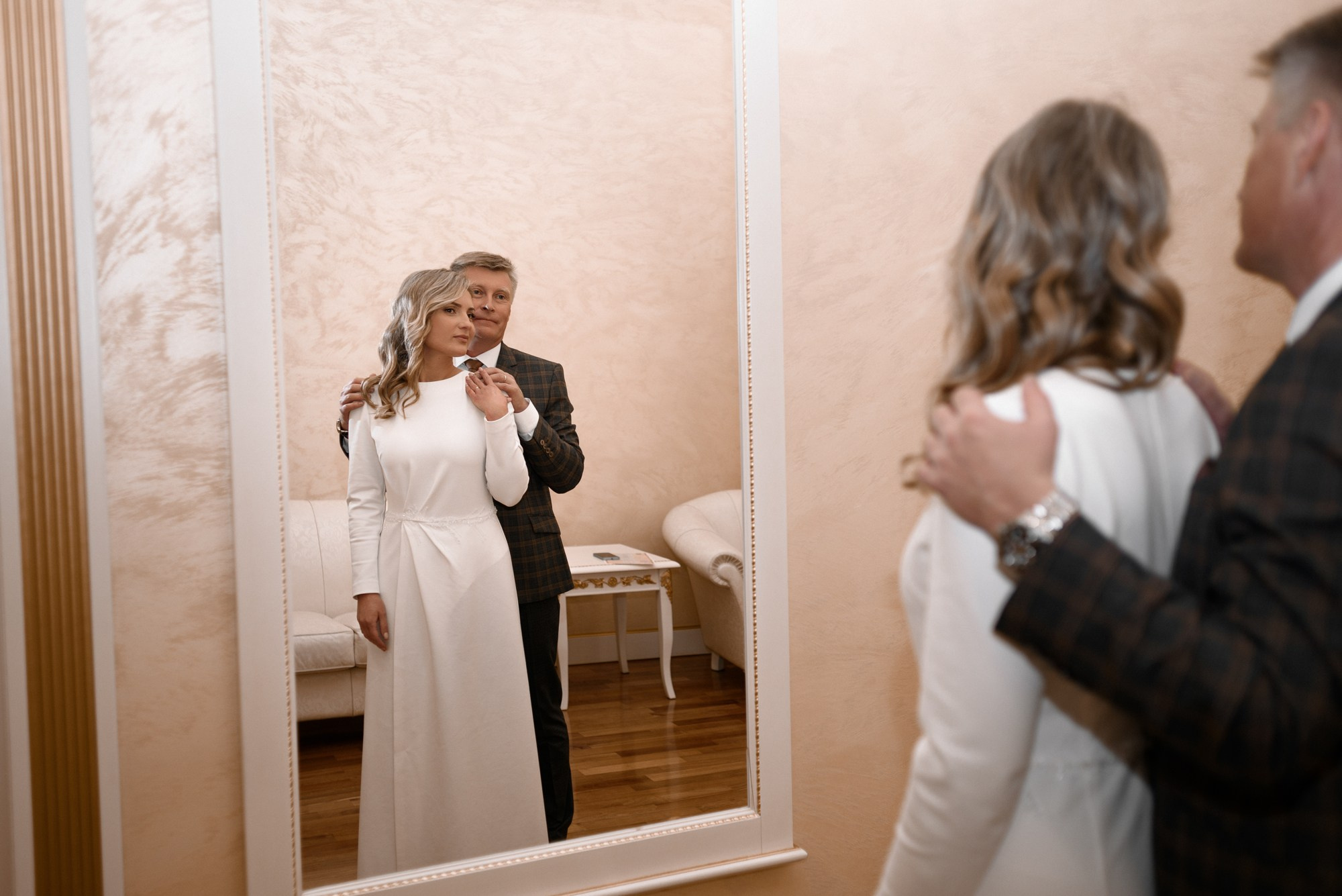 Свадебная фотосессия Дмитрия и Марии в Тюмени — Идеи для съемки в ЗАГСе и городе. Портретный фотограф Тюмень Дарья Мустафина