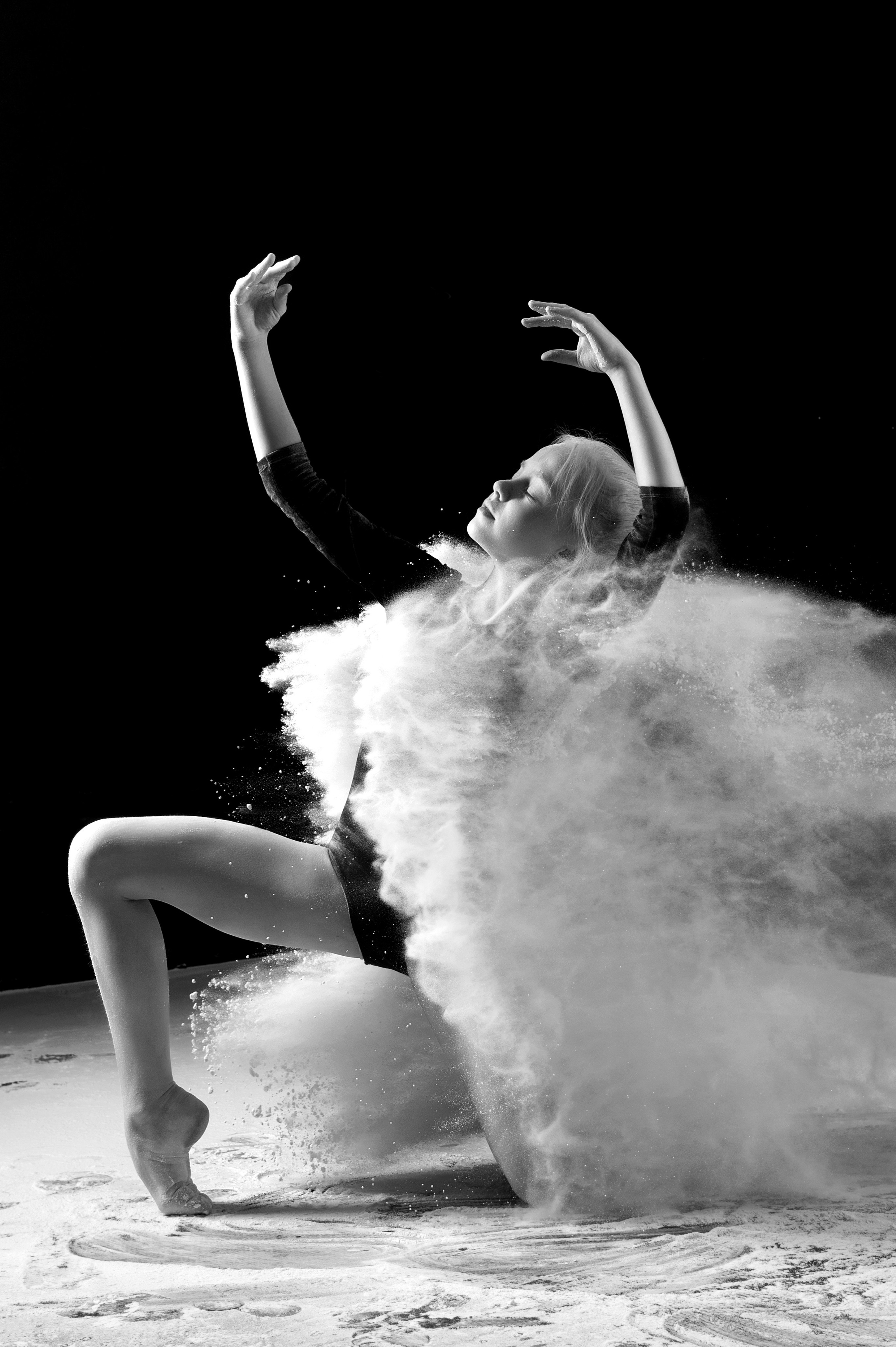 Фотосессия с мукой. Фотограф Евгения Соколова