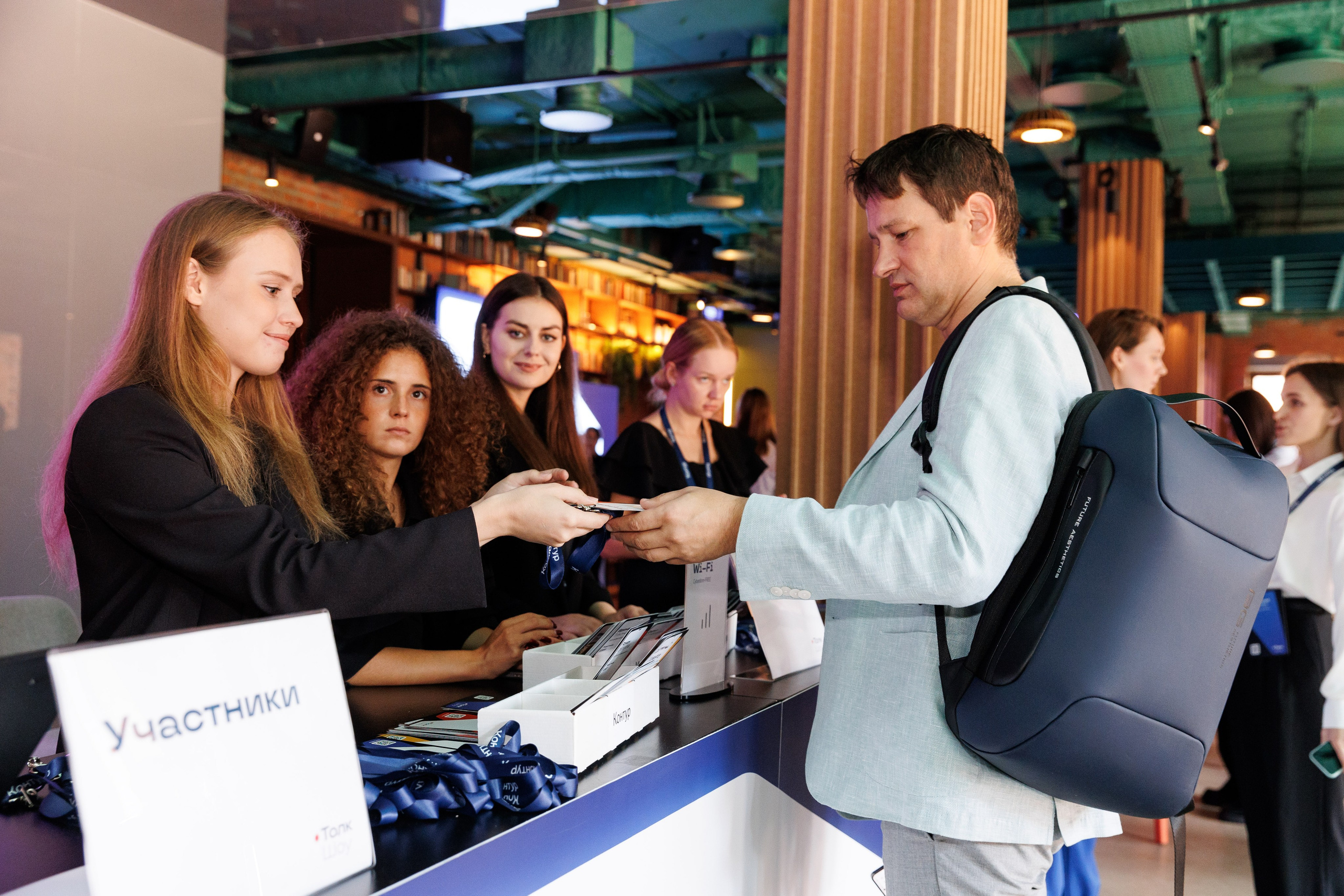 Контур Talk. Репортажный Фотограф в Москве Юра Гушан