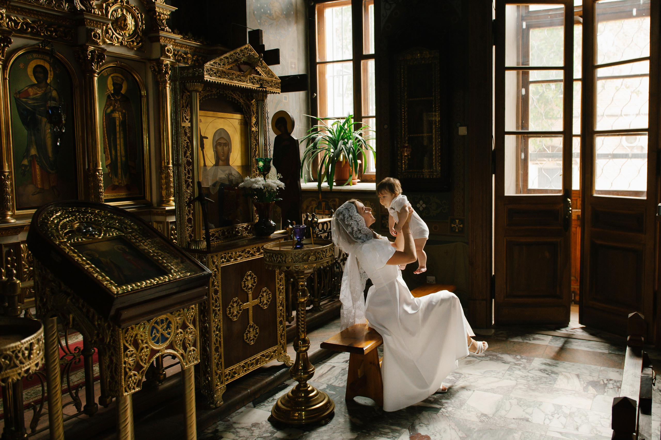 Фотограф на крещение. Фотосессия таинства крещения. Храм Воскресения Словущего в Даниловской Слободе. Семейный и свадебный фотограф в Москве Татьяна Николаева