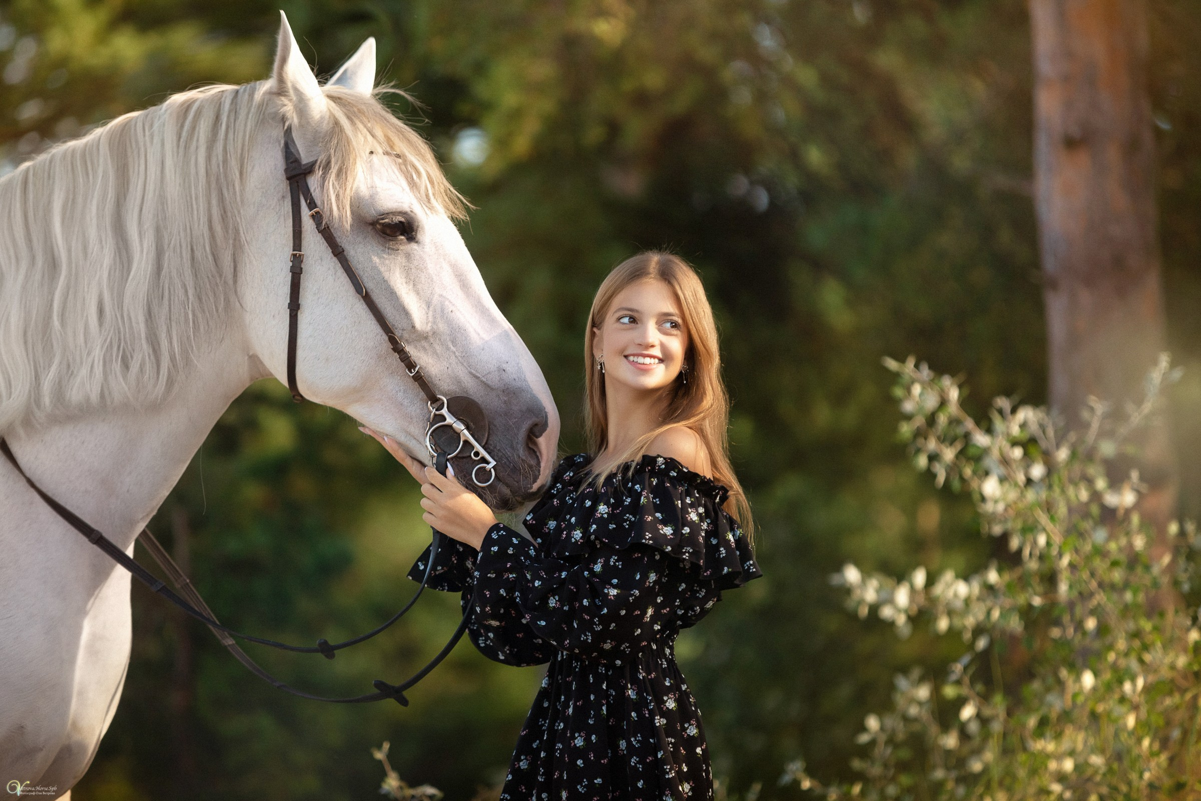 Фотосессия на природе в Сестрорецке, коннная фотосессия на природе СПБ, фотосессия с белой лошадью на заливе