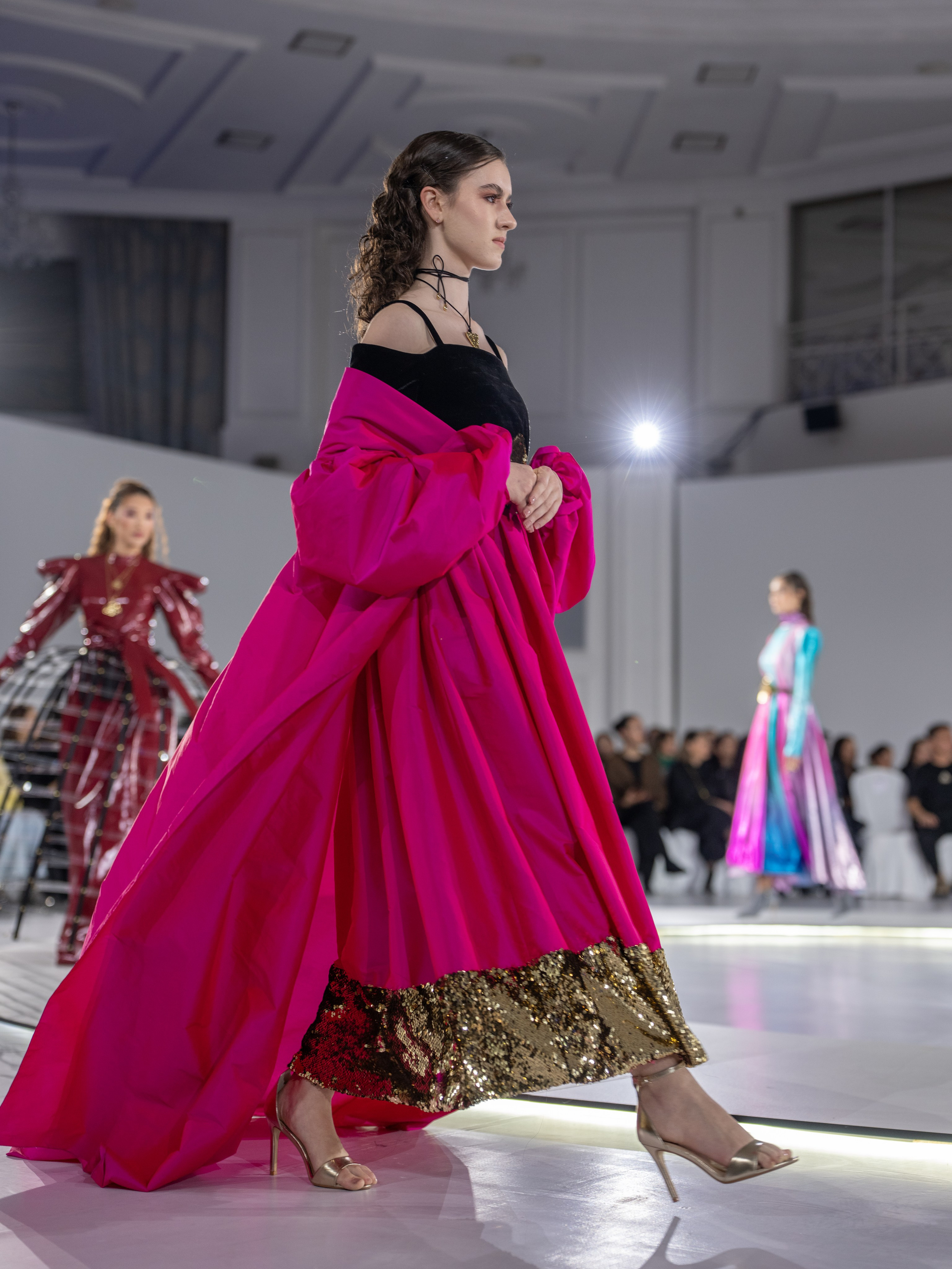 Дизайнер Arunaz. Сайт Алматинского НЮ АРТ, будуар и фэшн фотографа Дениса Карпенко