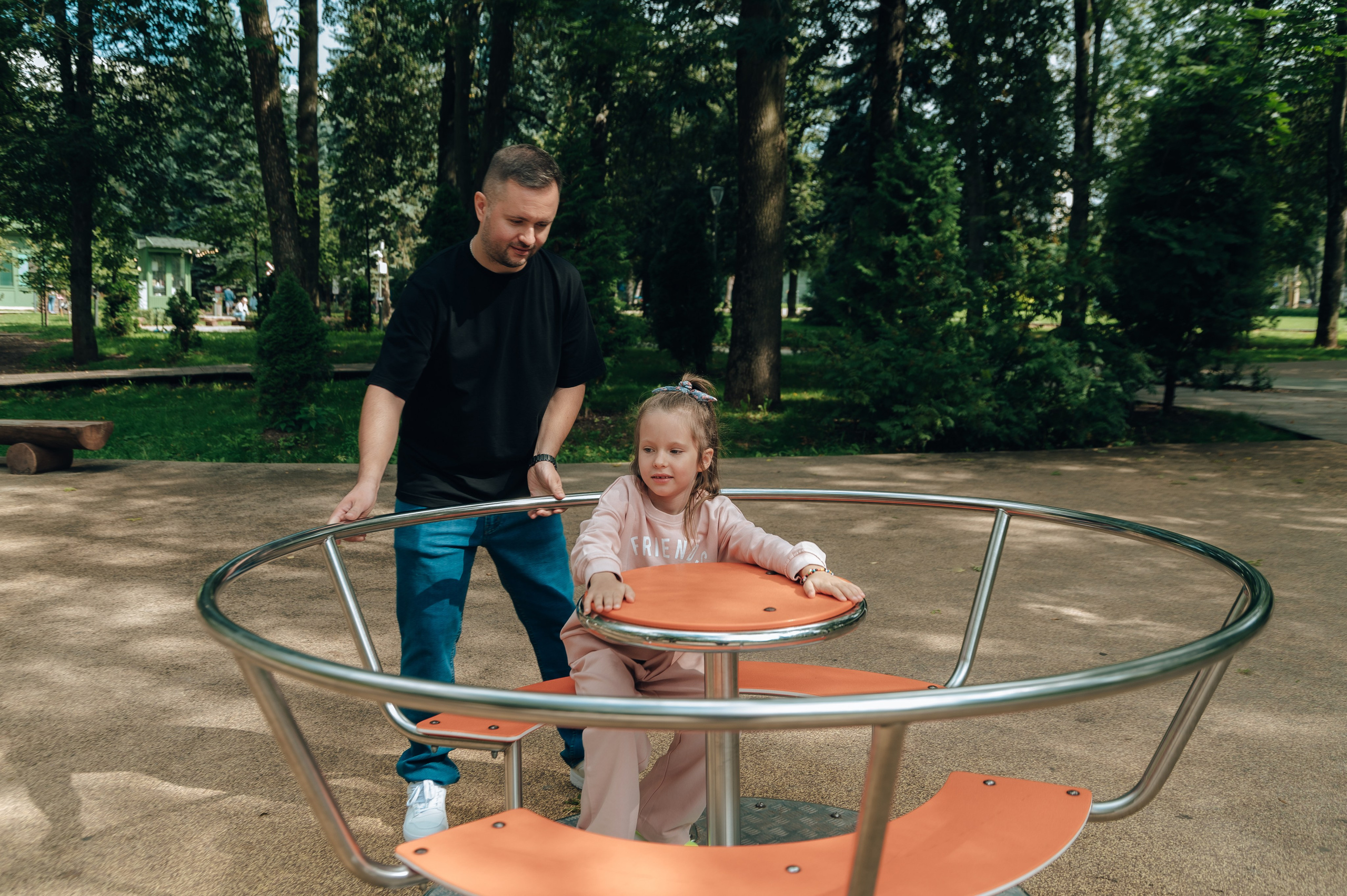 Трое в парке и меховой шар. Детский и семейный фотограф Катерина Мишина