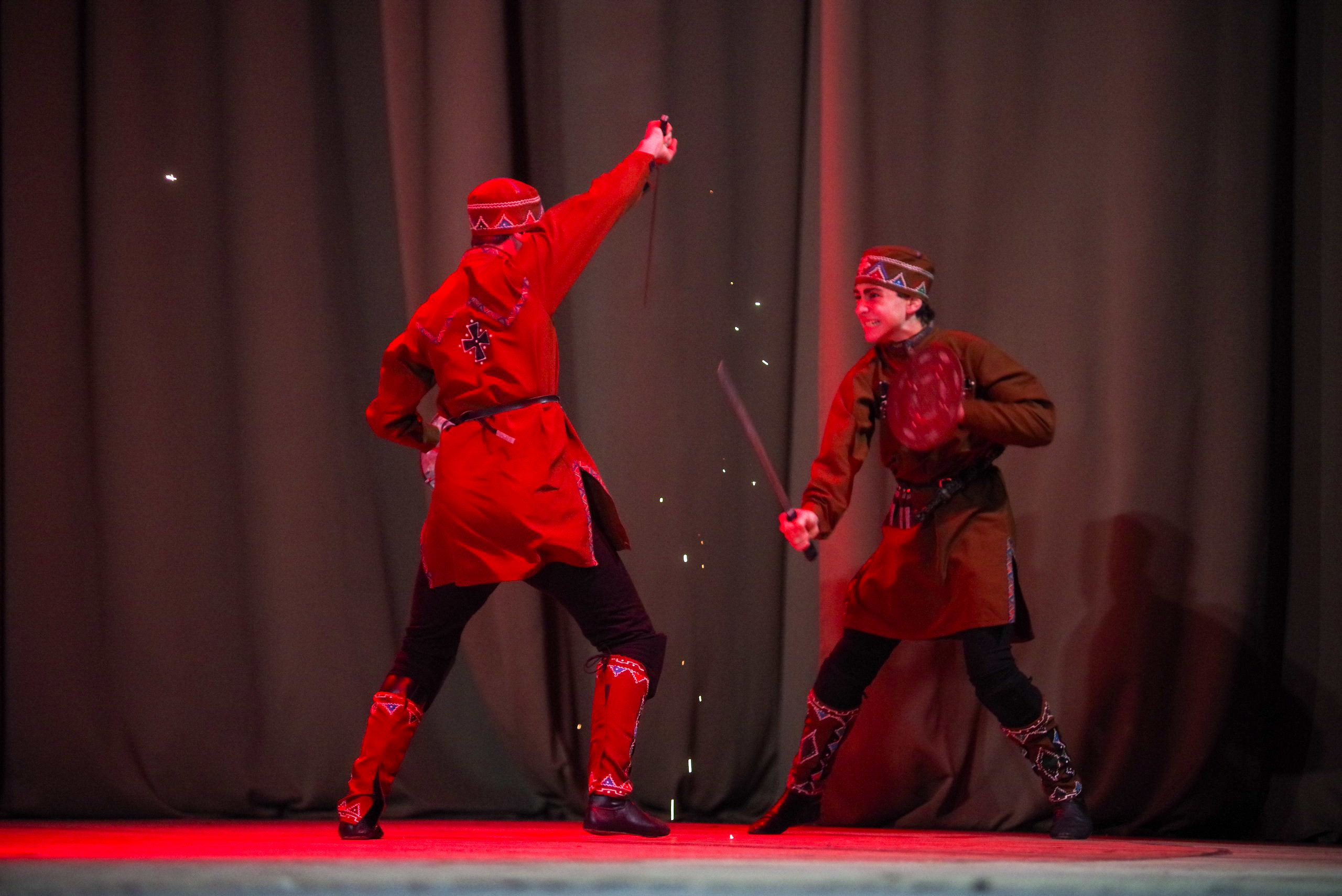 Грузинский танец. Портретный фотограф Денис Милютин