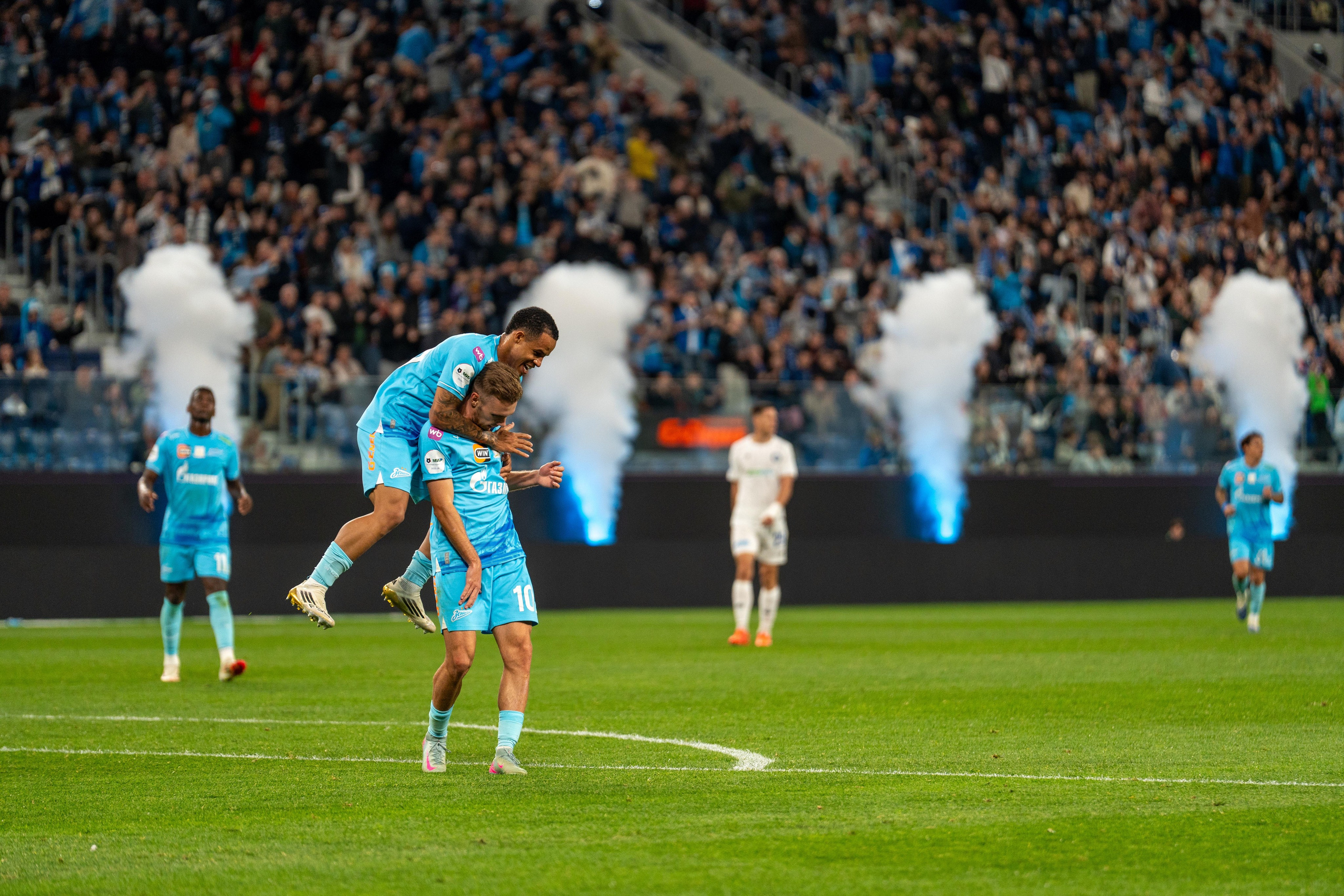 Игроки Зенита празднуют гол на Газпром Арене — спортивный фотограф Санкт-Петербурга