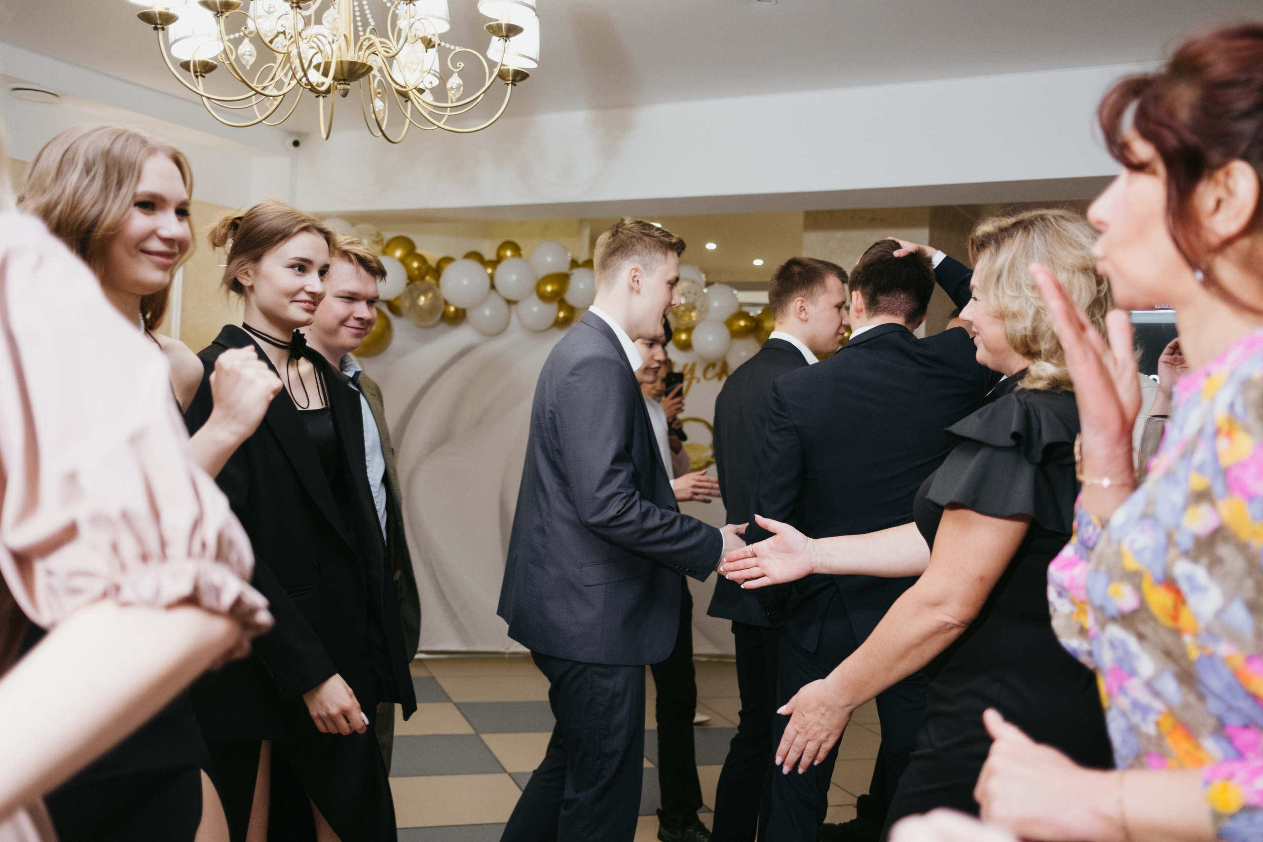 Выпускной 11 класс школы № 30. Свадебный и репортажной фотограф Денис Ожигин в Краснодаре и Краснодарском крае