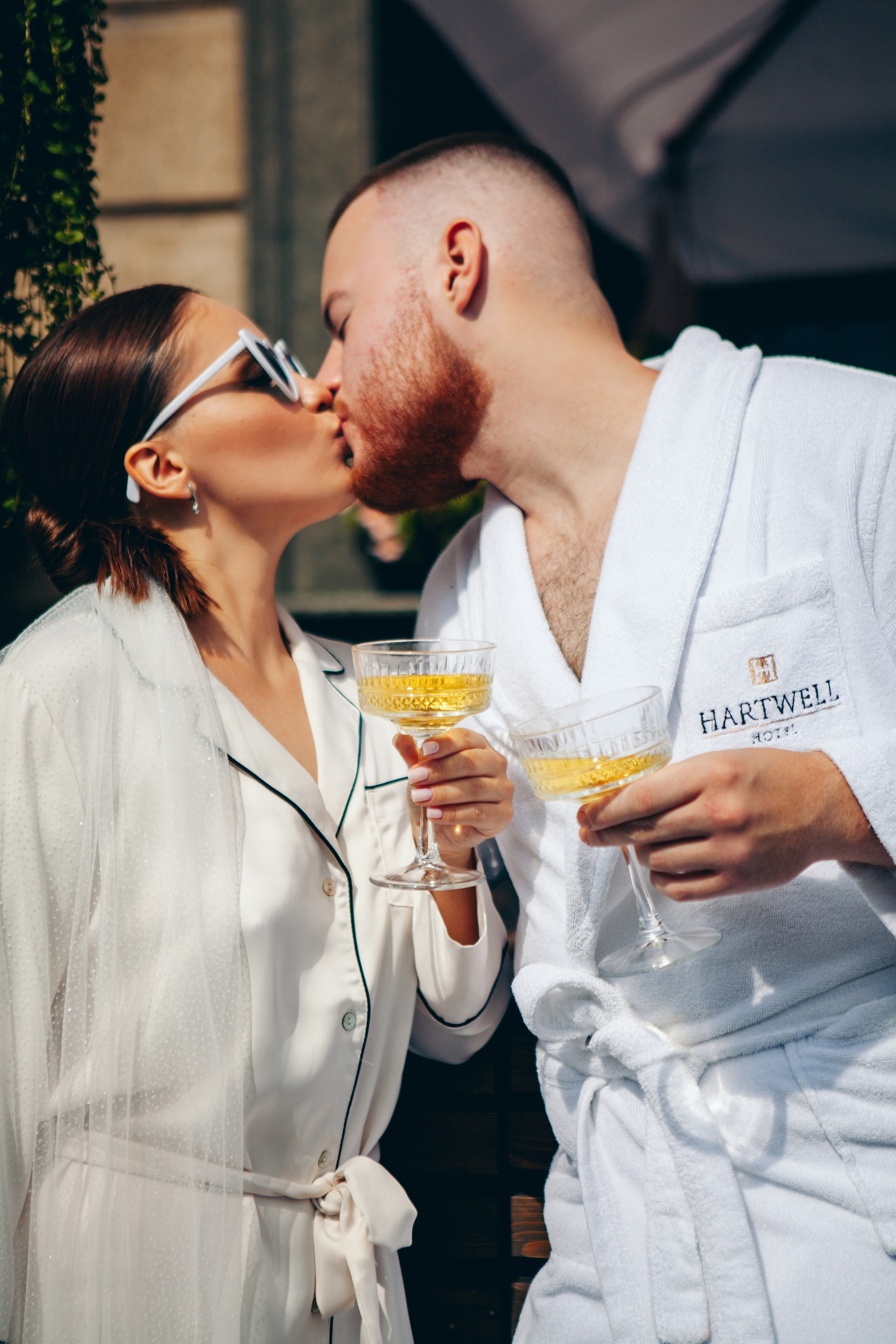 Свадебная фотосессия в отеле hartwell hotel и на патриарших прудах. Фотограф Ольга Ефремова