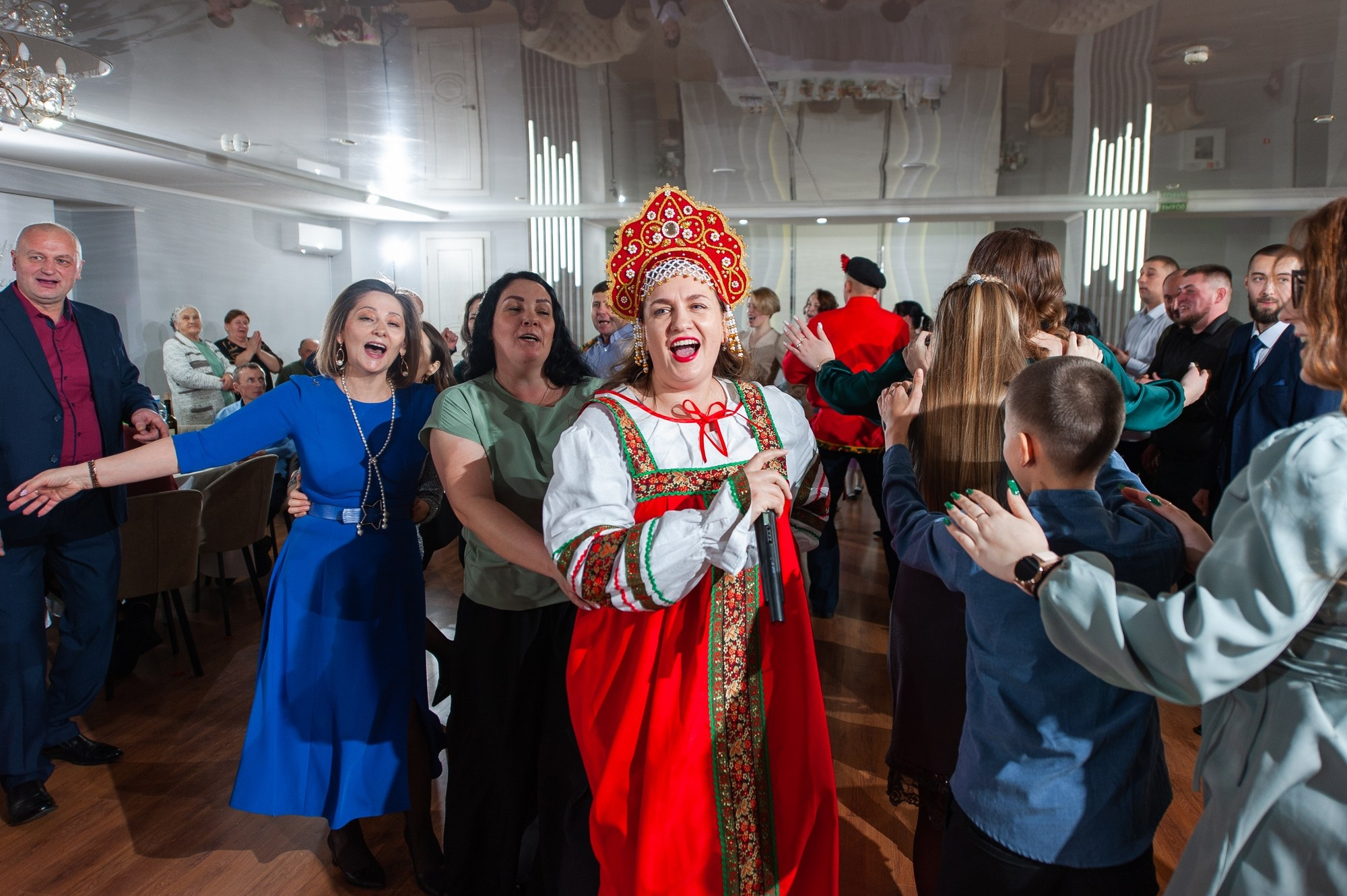 Студия и банкет. Свадебный и семейный фотограф в Омске Мормулев Михаил