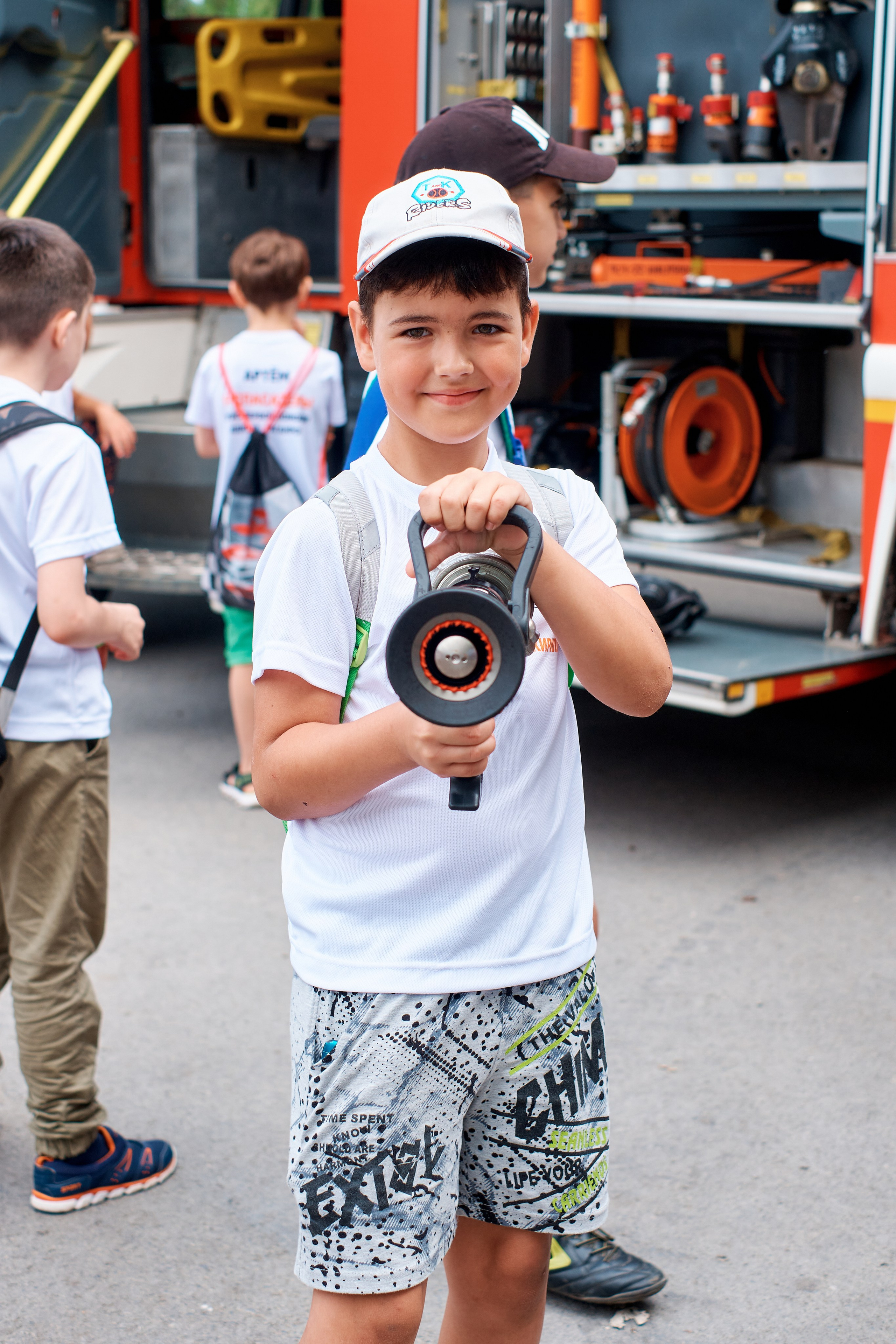 Детский лагерь ДЮНА. Поход в «Пожарно-спасательную часть № 22». Фотограф Таганрог Анна Трайжон