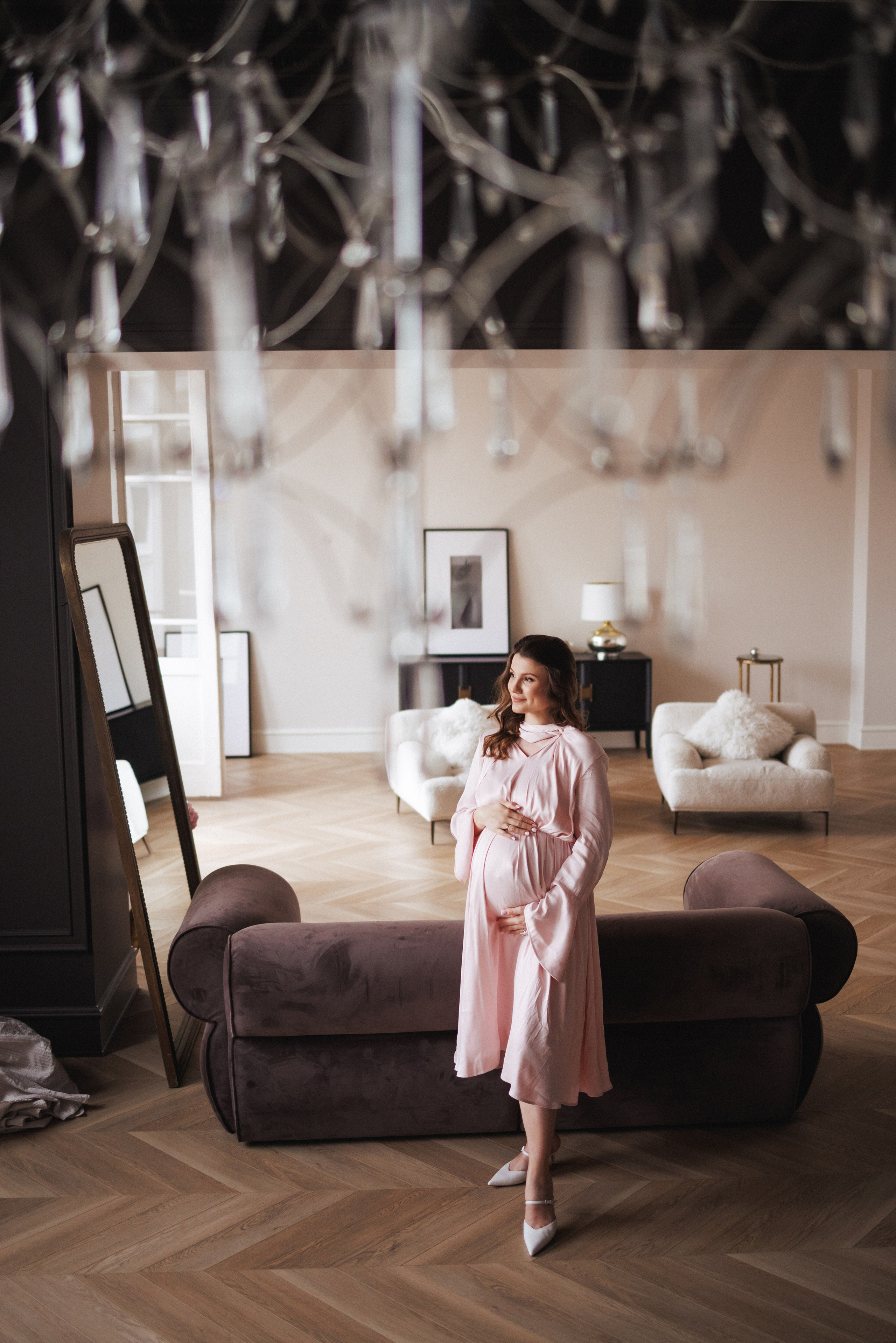 Семейная фотосессия для мамы и дочки в фотостудии «Париж», город Краснодар. Семейный и детский фотограф в Краснодаре Анна Трашкова