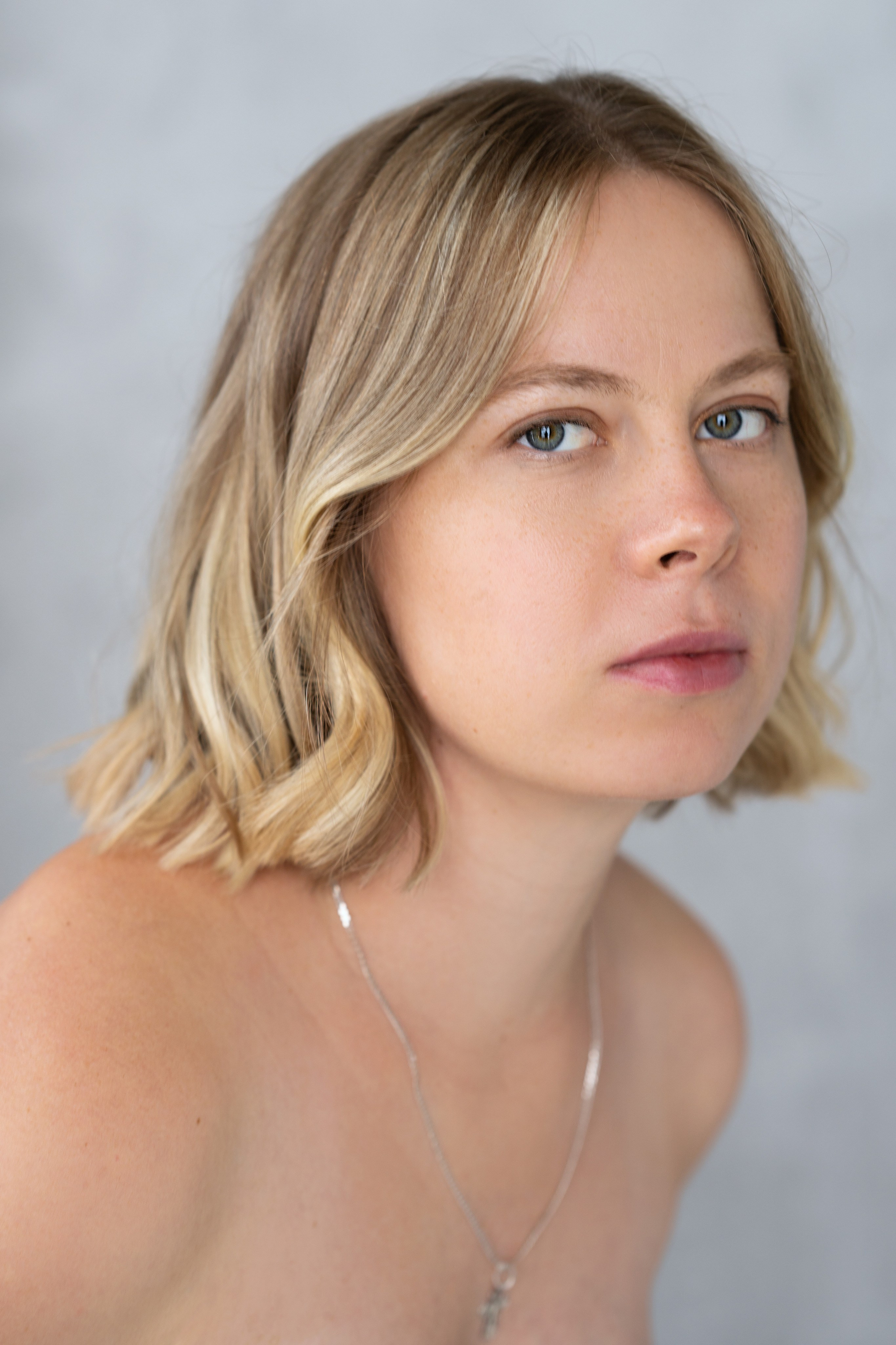 Студийная съёмка беременной девушки