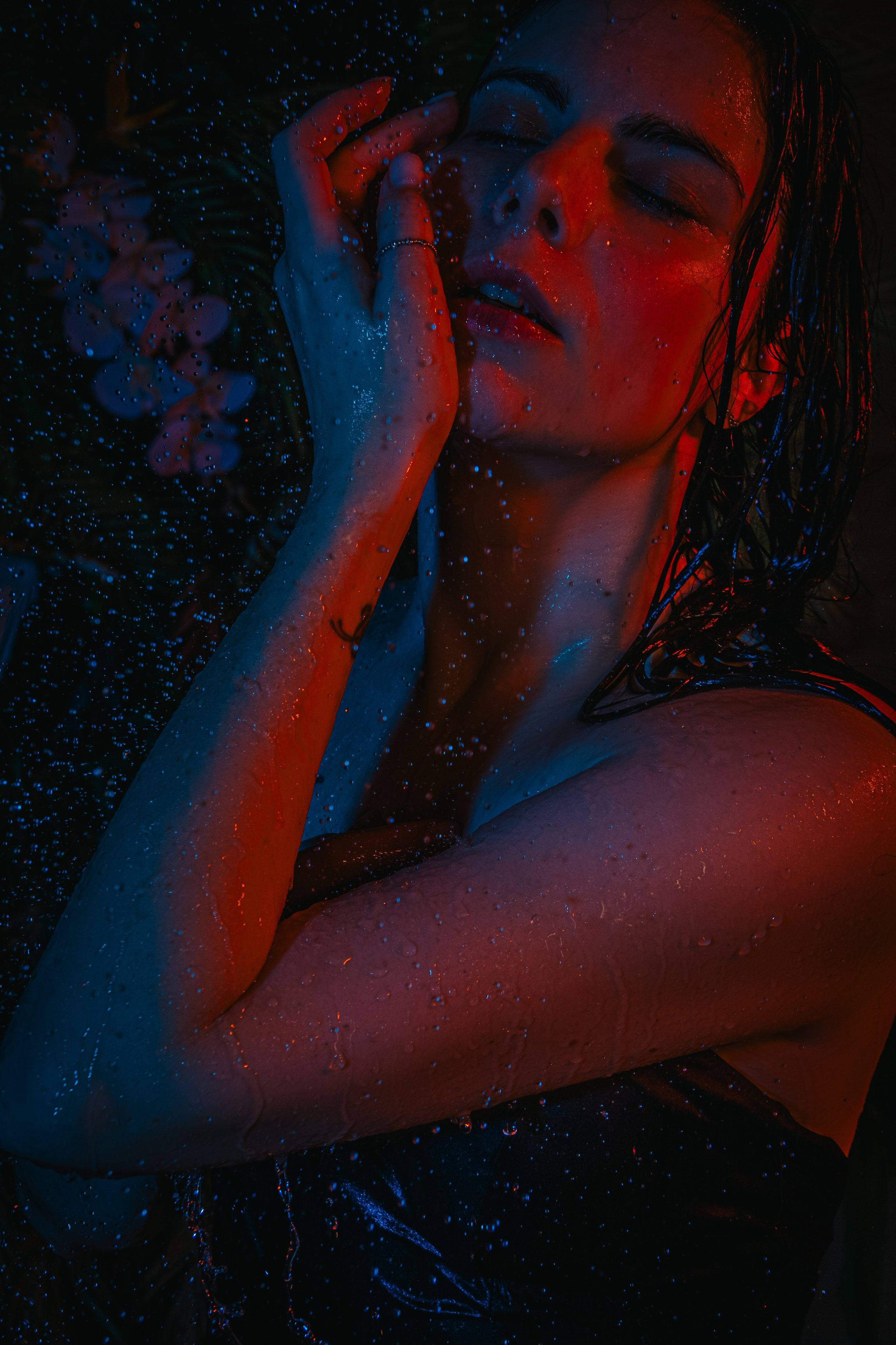 Красивая девушка на фотосессии в студии Санкт- Петербург с двойным светом 