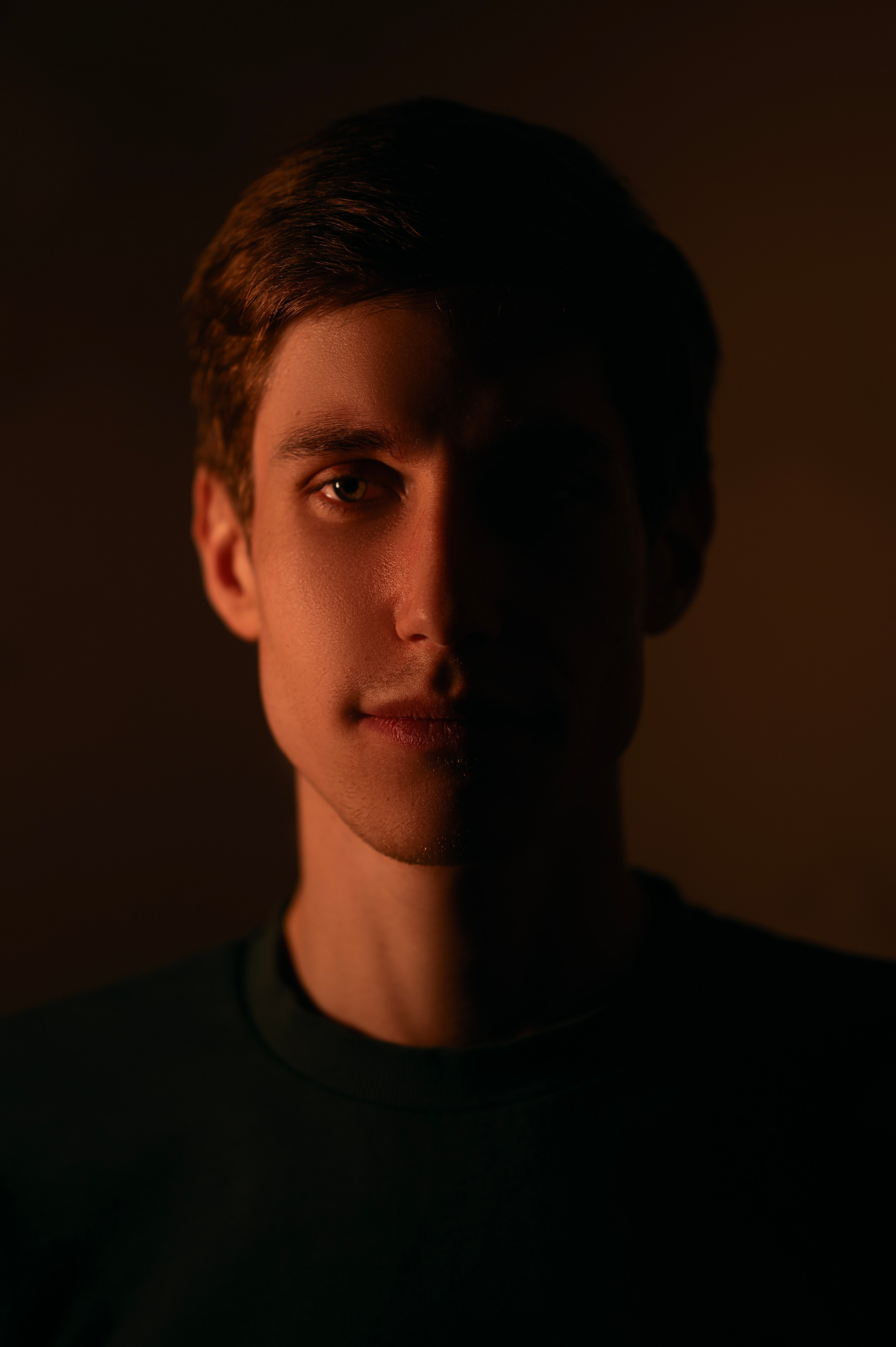 Минималистичный мужской портрет. Фотограф Елизавета Жуйкова | Фотосессии в Волгодонске: портретные, лав стори, семейные