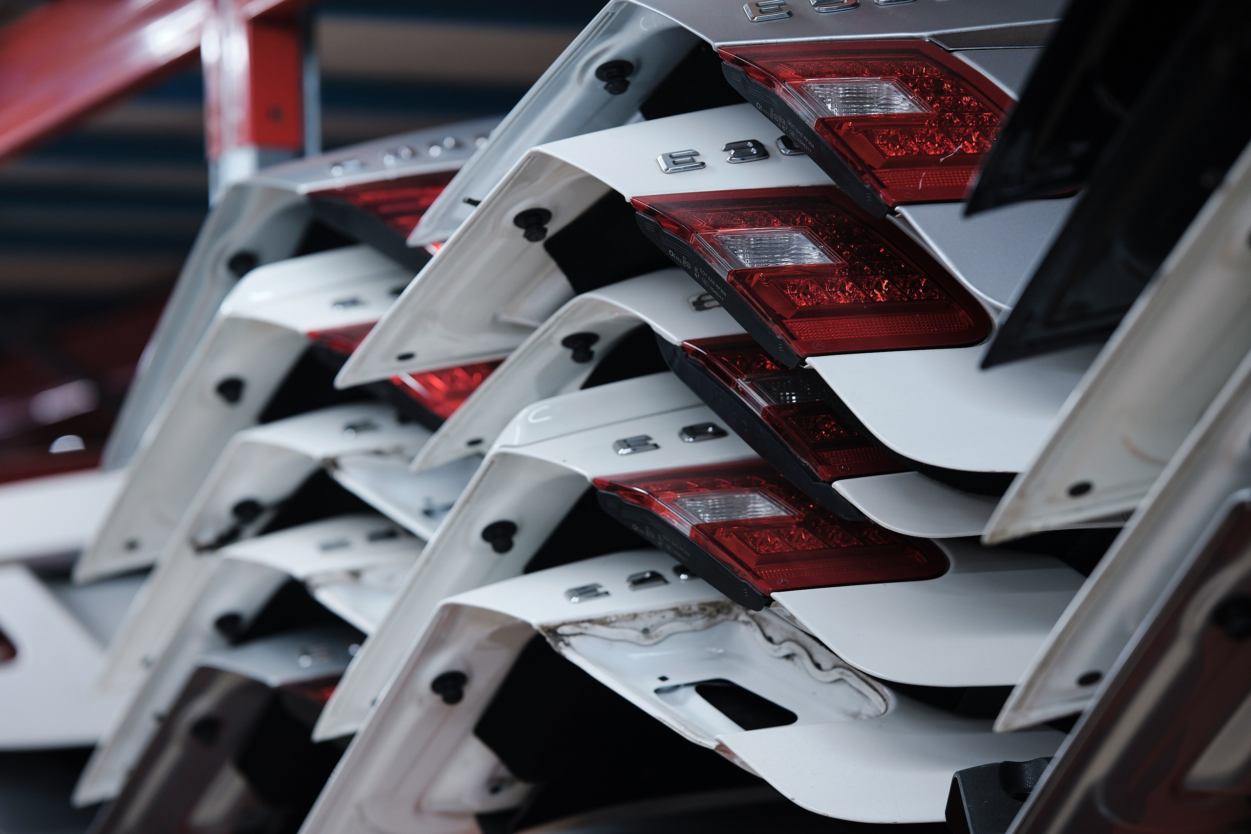 «Крыло переднее левое Mercedes-Benz W213 оригинальная кузовная деталь»«Правая дверь Mercedes-Benz E-Class W213 с заводской окраской»«Капот Mercedes-Benz S-Class W222 оригинальный, новый»«Бампер передний Mercedes-Benz GLC X253 с креплениями»«Задняя панель кузова Mercedes-Benz C-Class W205 для замены»«Усилитель порога Mercedes-Benz V-Class W447 левая сторона»«Арка колеса задняя правая Mercedes-Benz GLS X167 оригинал»«Поддомкратник Mercedes-Benz A-Class W177 с усилителем»«Крыло заднее левое Mercedes-Benz GLE W167 с лаковым покрытием»«Капот Mercedes-Maybach S-Class W223 оригинальная запчасть»«Передний бампер Mercedes-Maybach GLS X167 с датчиками парковки»