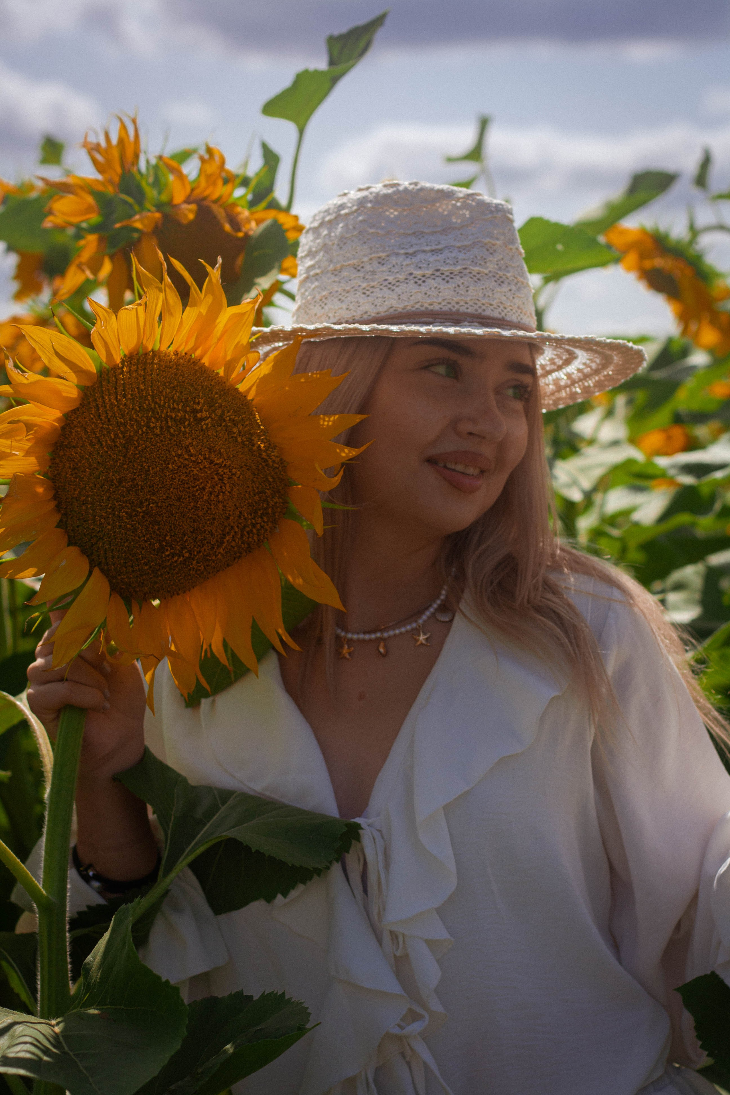 Настроение: уйти в поле с подсолнухами. Портретный фотограф в Саратове