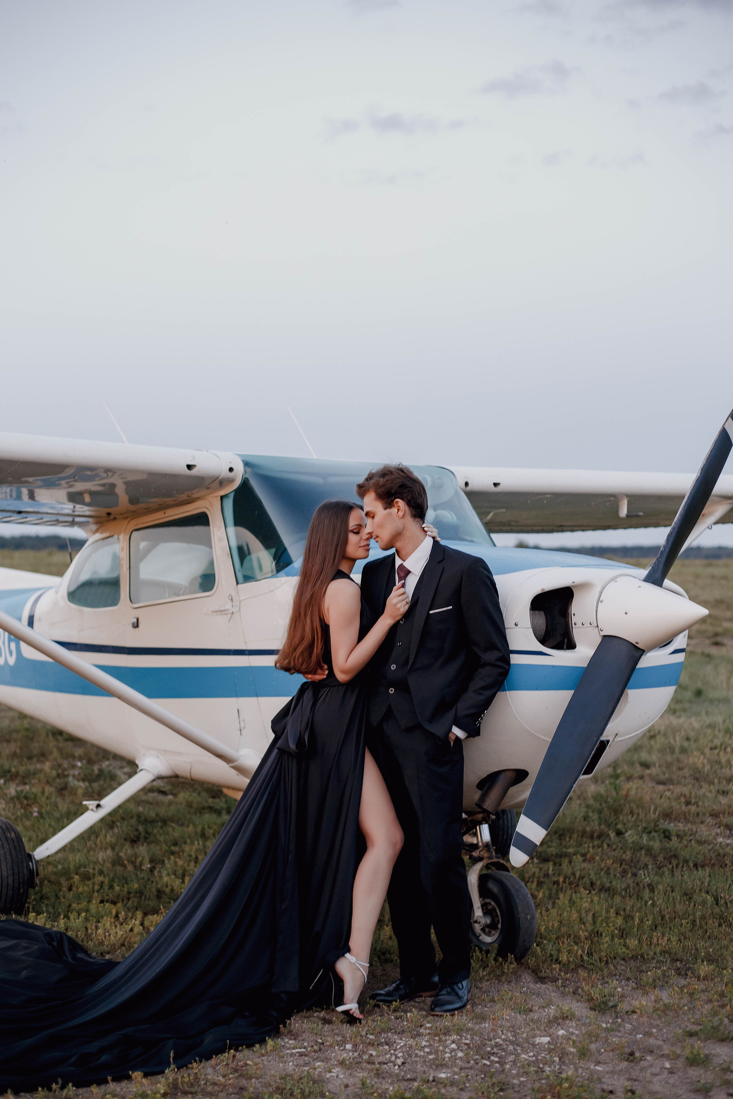 На взлетной полосе. Свадебный фотограф Санкт-Петербург  Москва