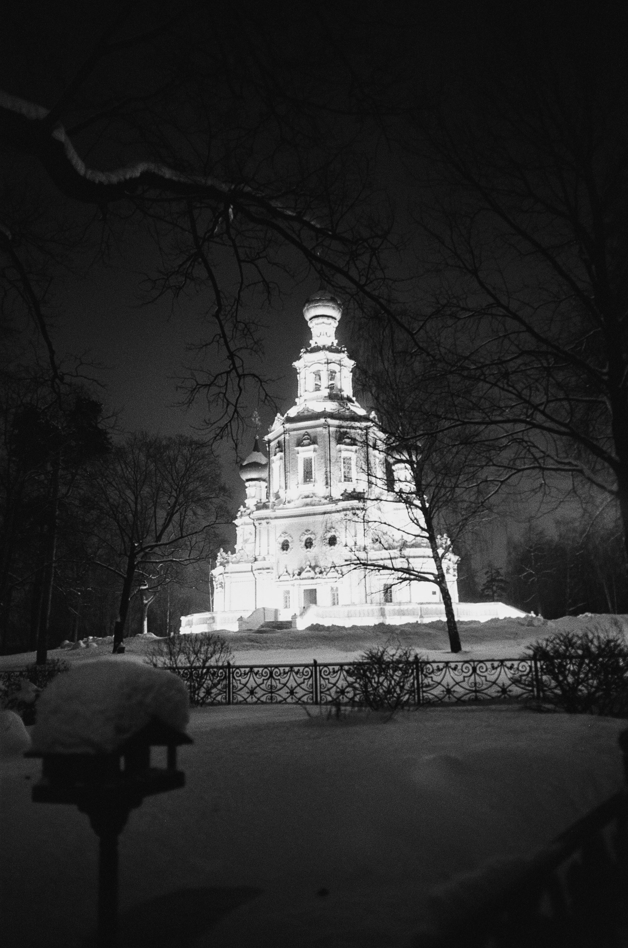 Voigtlander BESSA-T / Ultron 28 mm f/2 / Ilford PAN 400