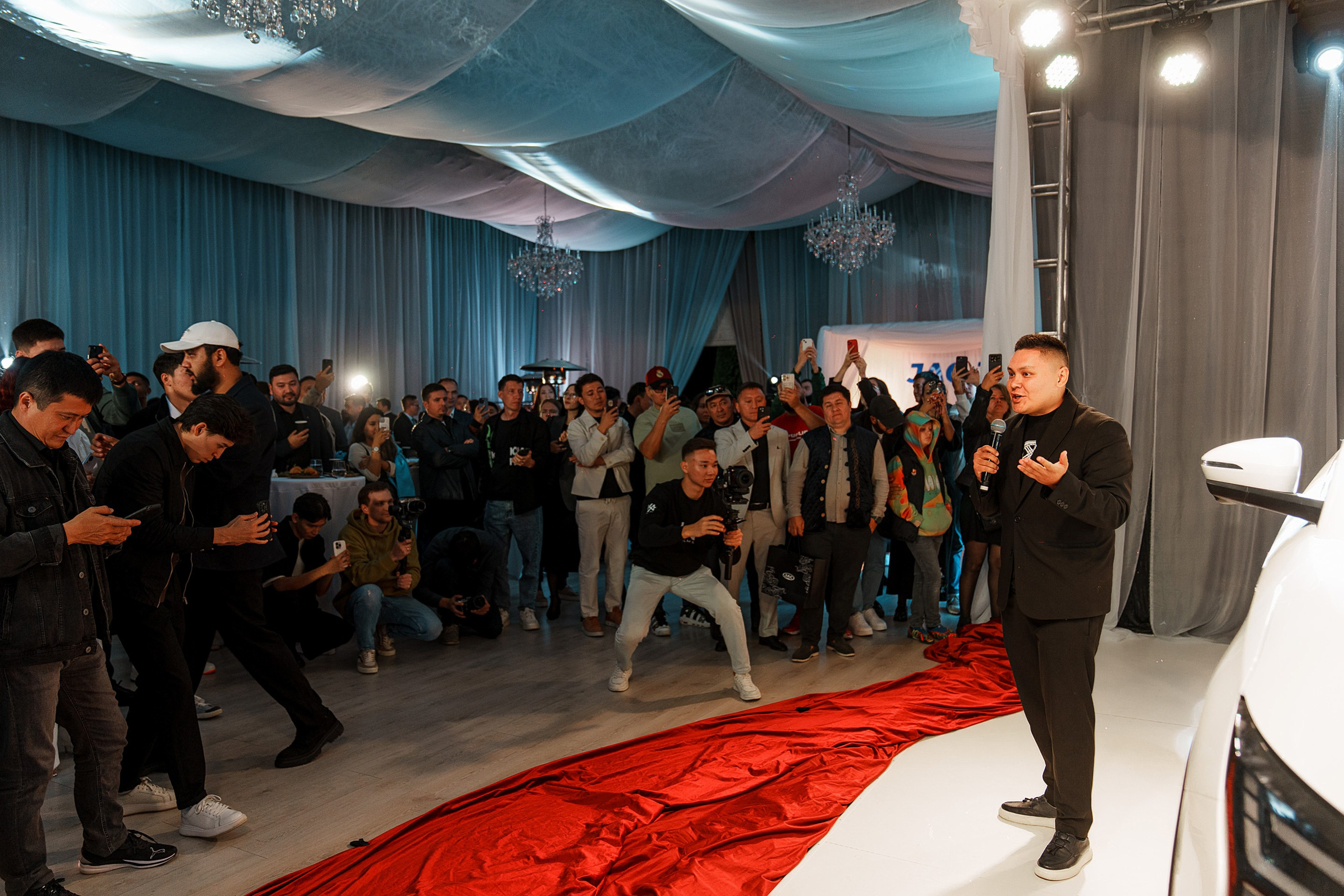 Презентация новой моделей JAC JS8. Фотограф TAULAN_1