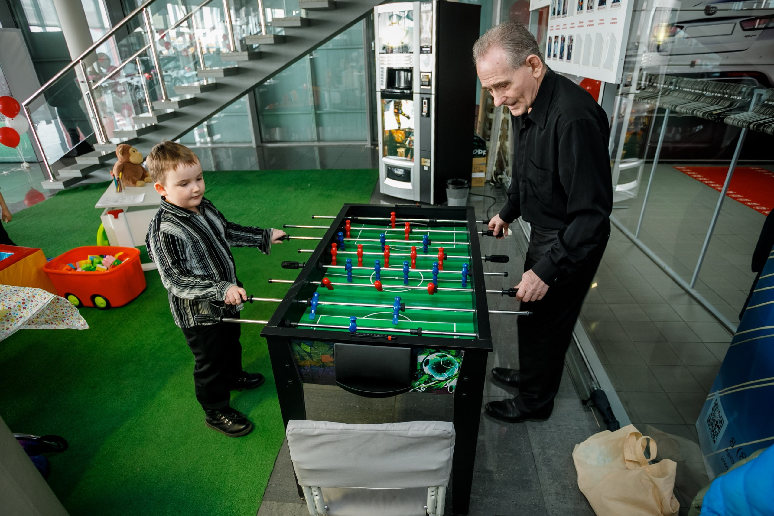 Розыгрыш билетов на ЧМ по футболу FIFA @ Киа Центр. Репортажный фотограф Максим Полянский. Москва, Санкт-Петербург, Красноярск