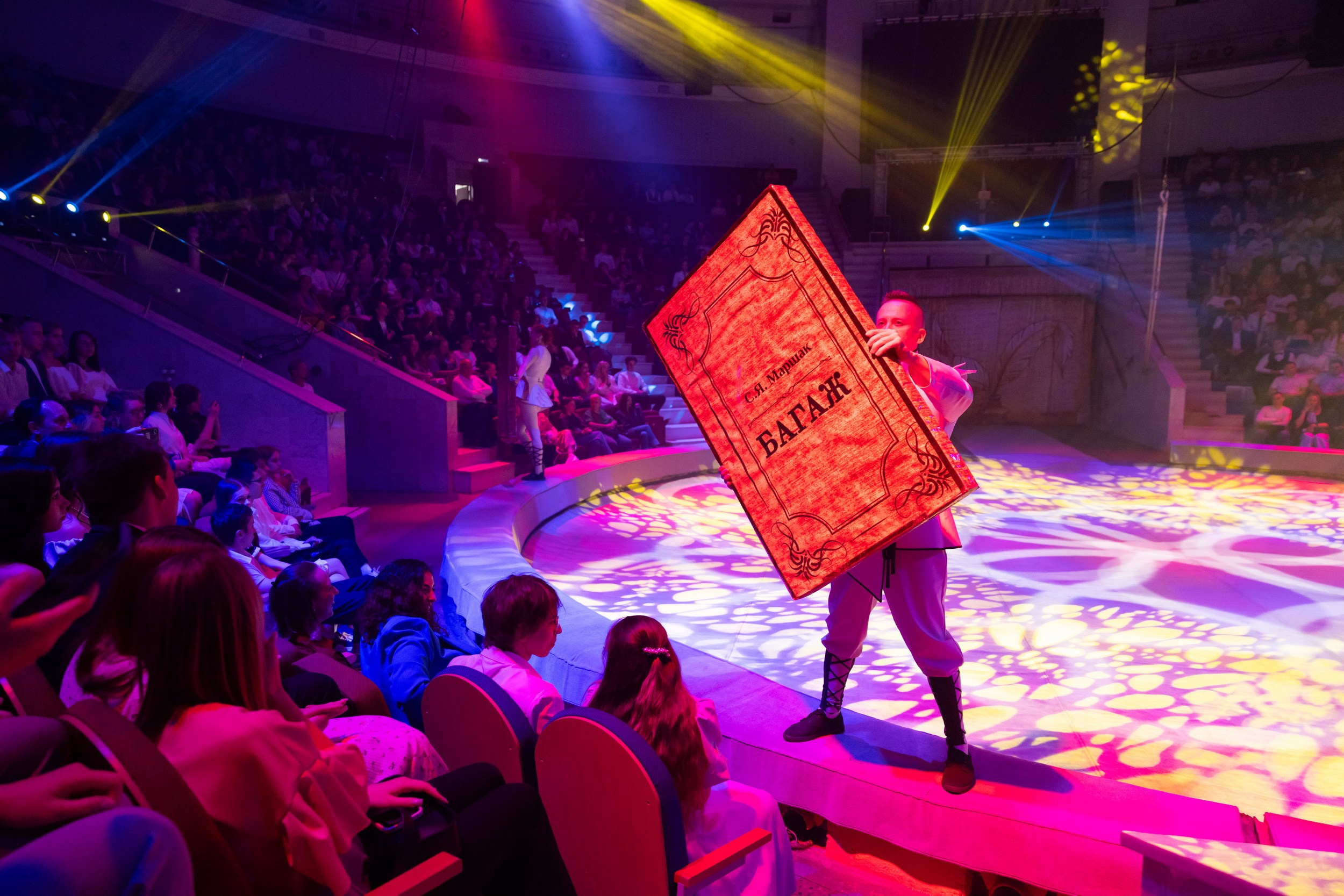 Городской бал выпускников (24 июня 2025). Репортажный фотограф Алексей Пирязев