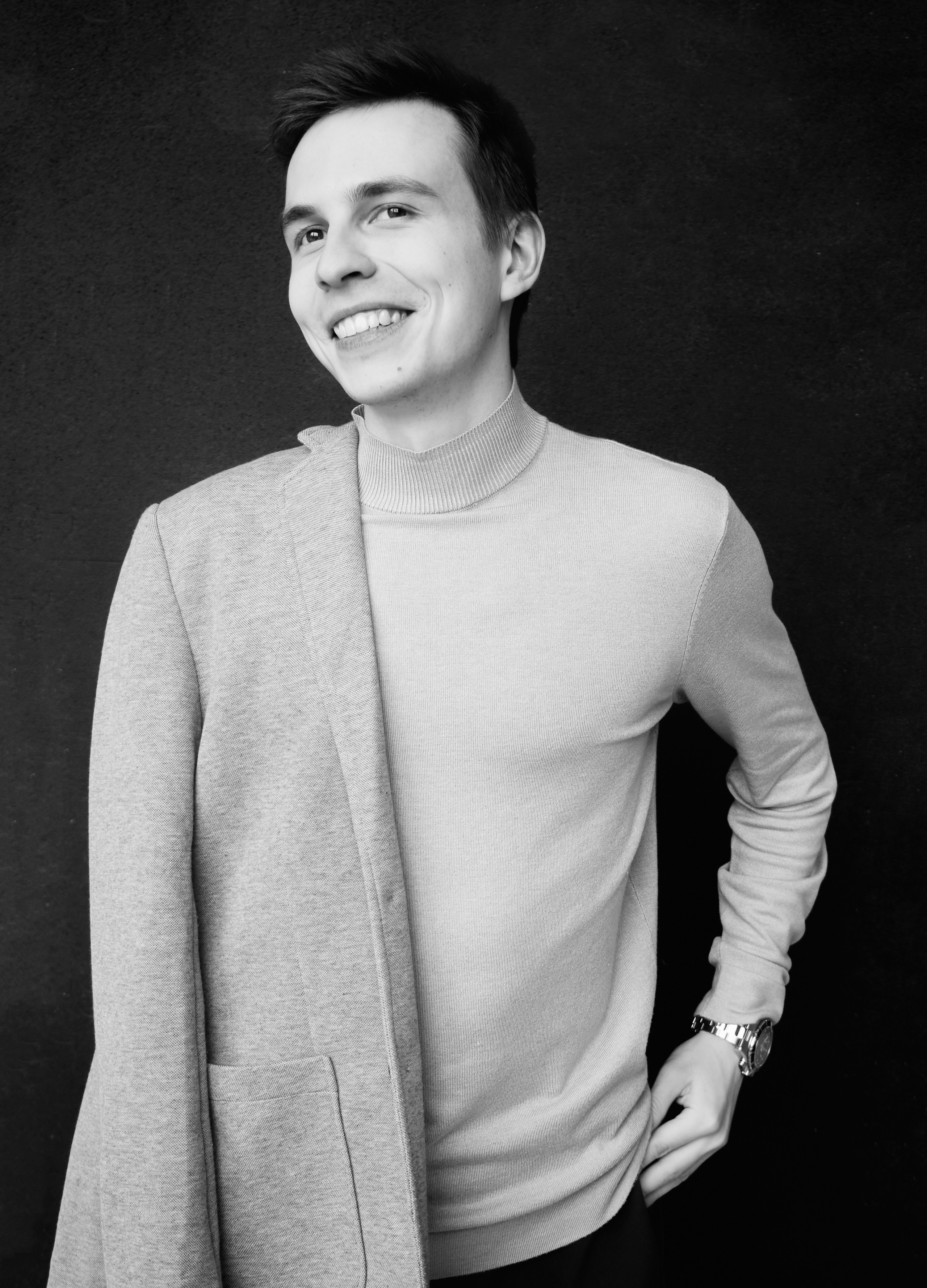 Павел (наставник коучей и комик). Главная