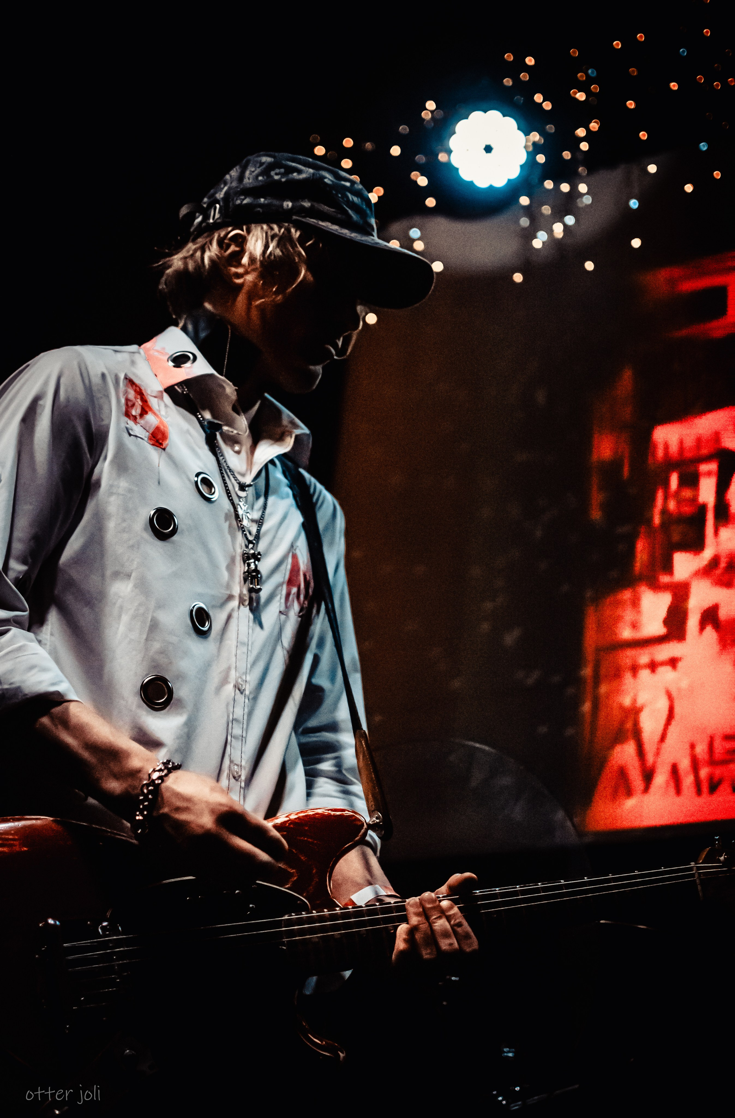 Anzhela Vopit | 16 Тонн Арбат. Концертный репортёр Валерия Сафина