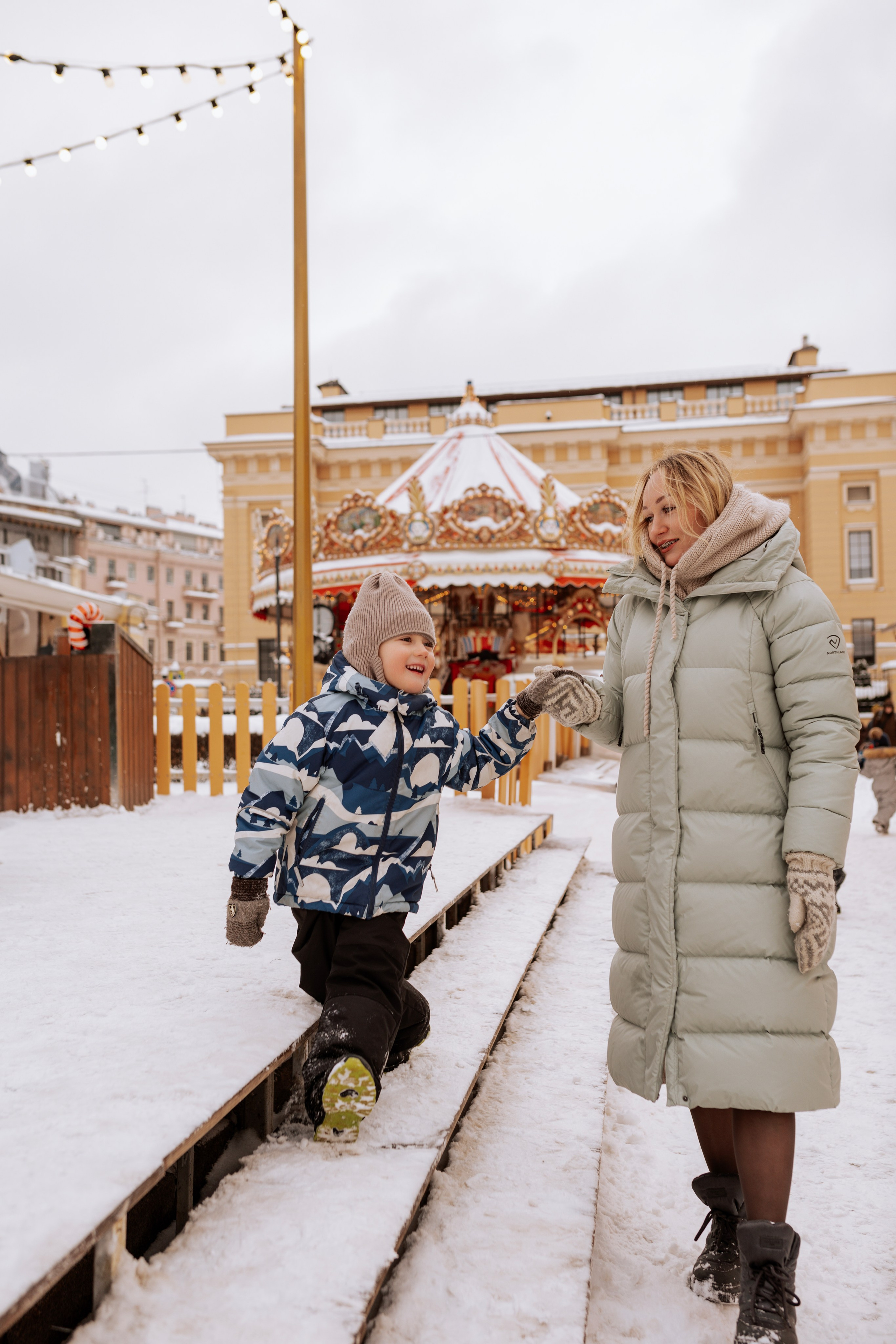 Семейная, Манежная площадь
