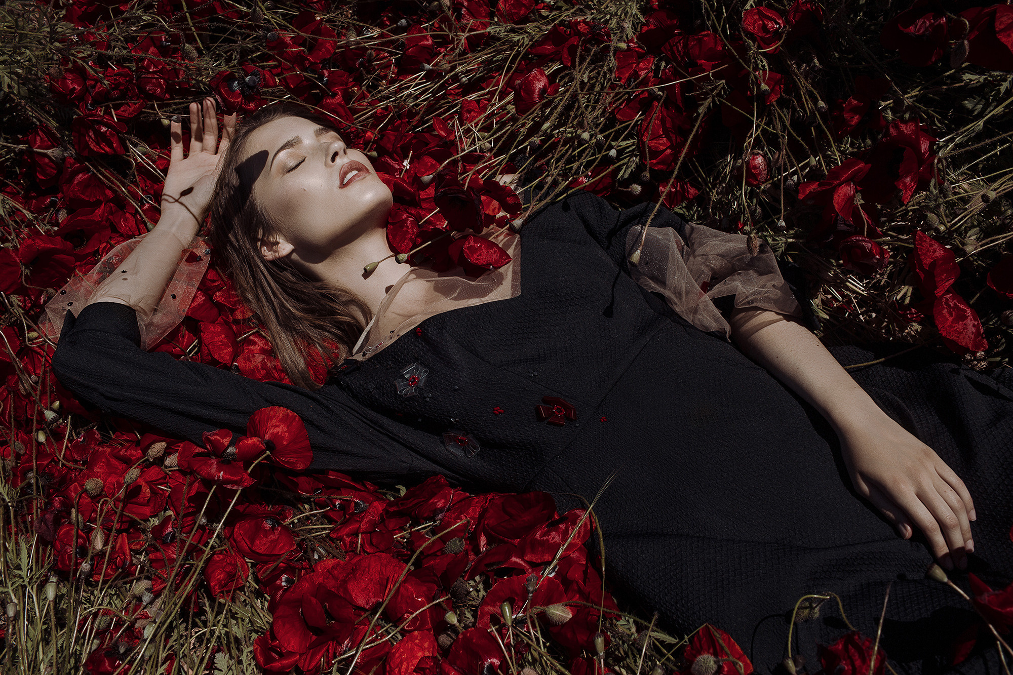 Stylish photo session in the poppy fields of Crimea