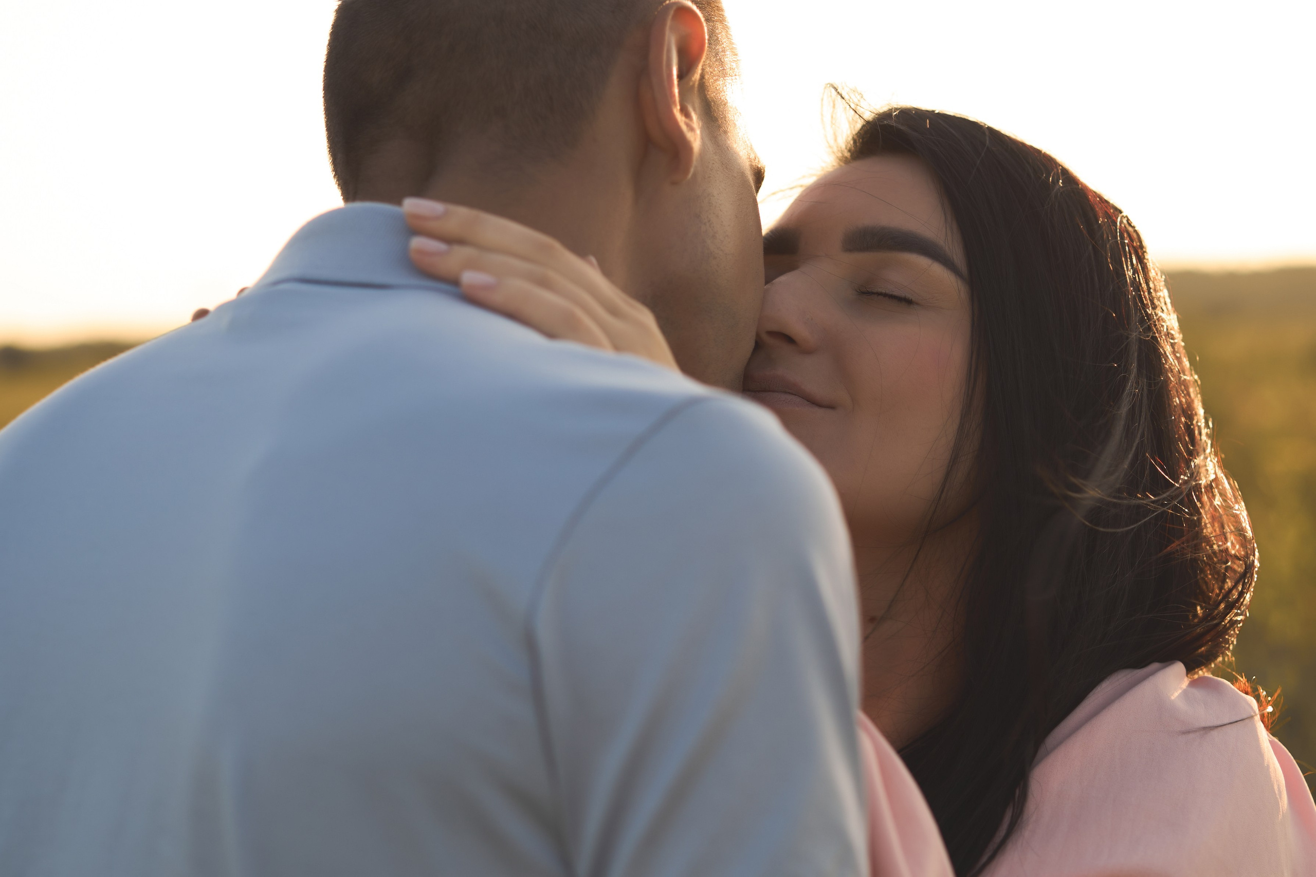 Фотосессия беременная пара в поле на закате😍. Фотограф Екатеринбург Кокшарова Александра