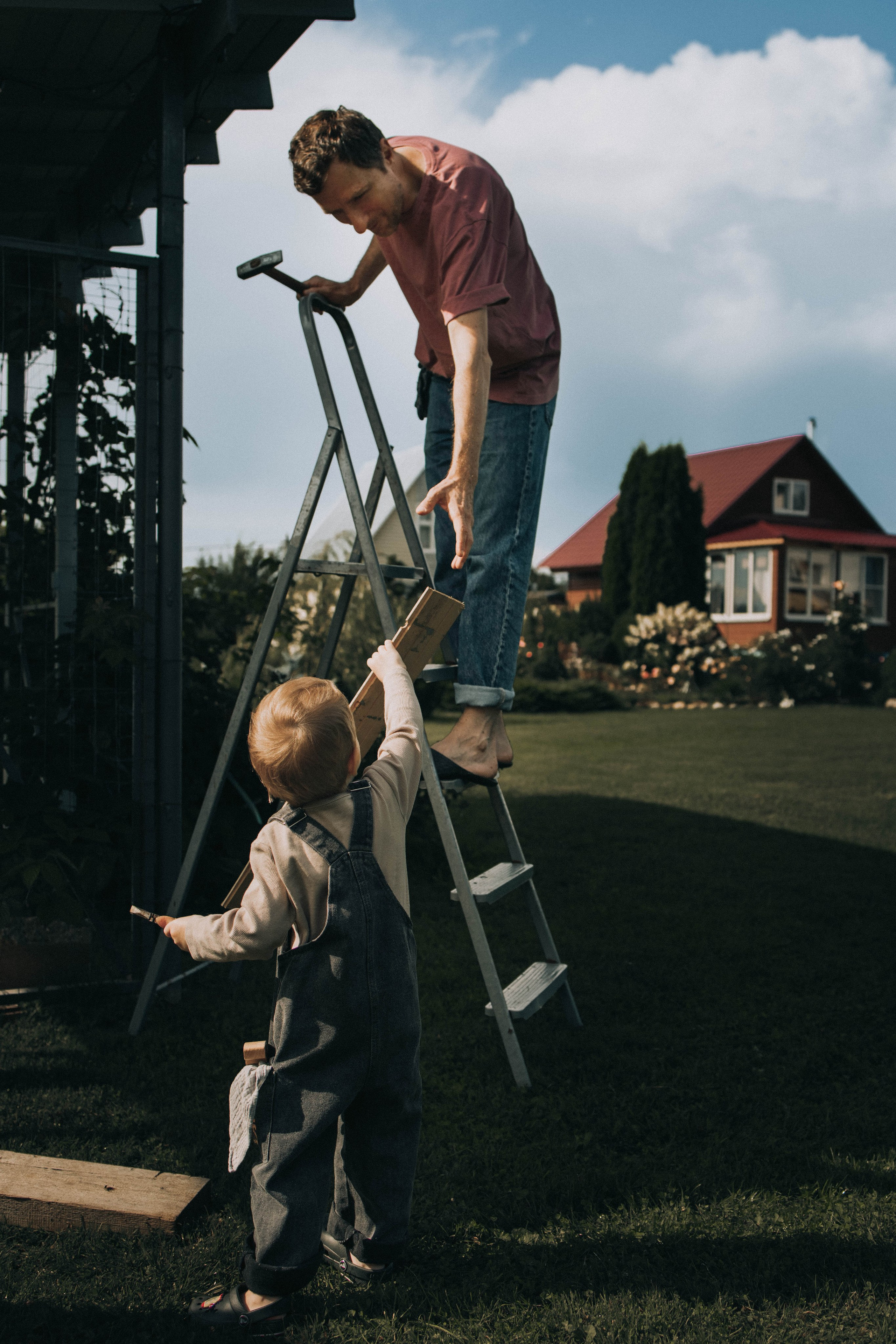 Стройка с дедом. Фотограф lifestylе в Москве Пшеничная Анастасия