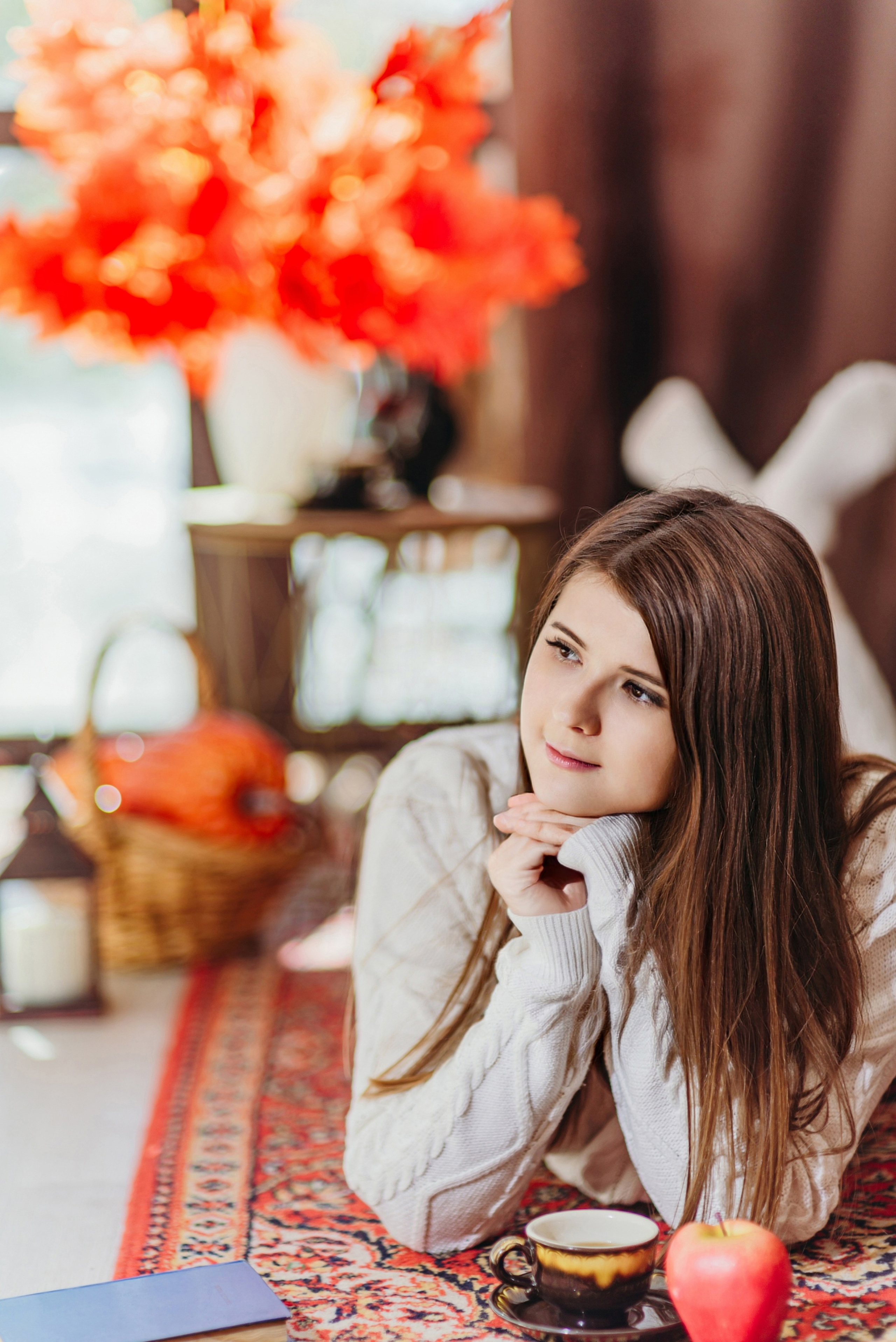 Осенняя фотосессия осенний фотопроект в Иркутске в домике в лесу с верандой