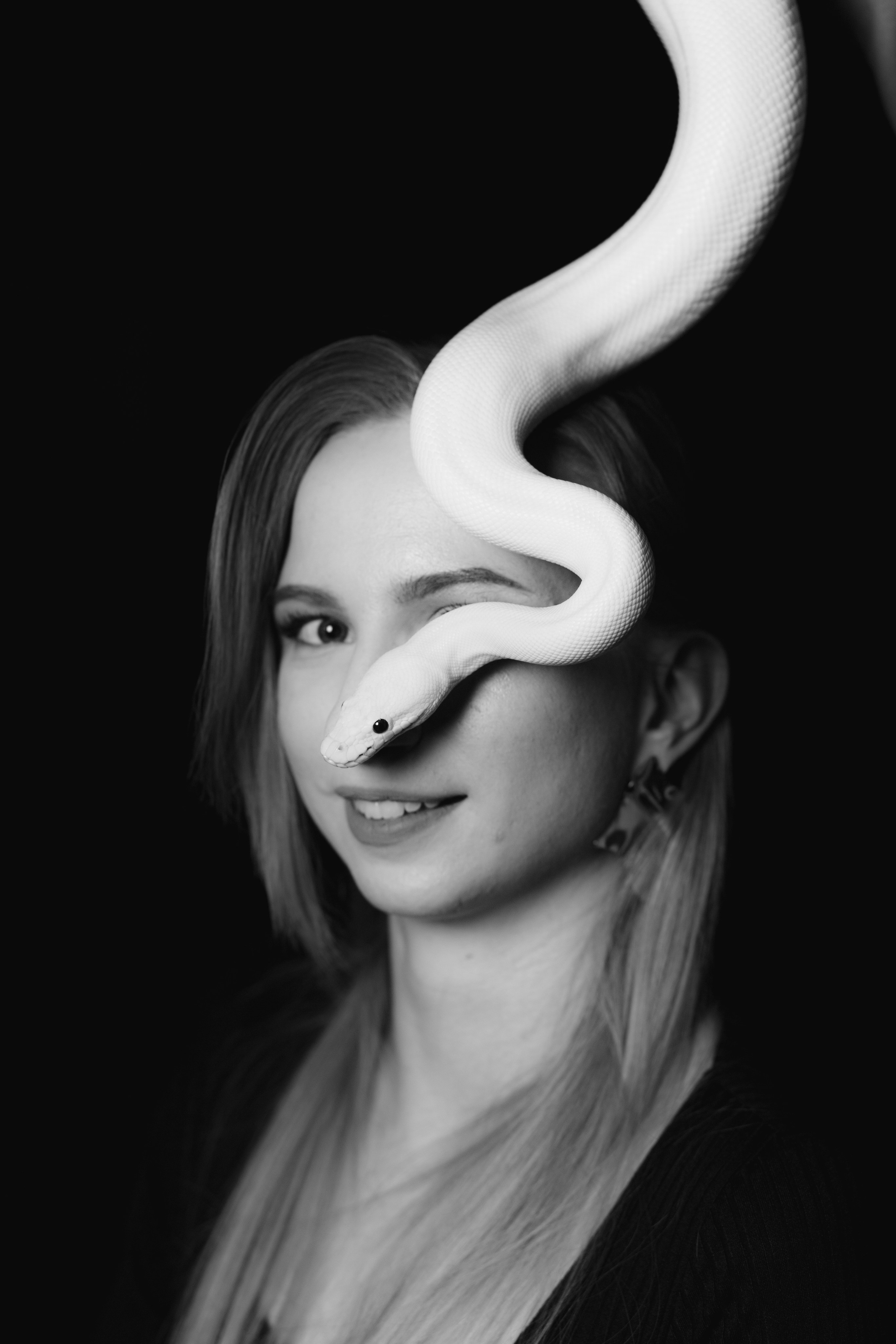 Фотосессия сестер с фотостудии с белой змеей в Санкт-Петербурге. Фотограф в Санкт-Петербурге, Анна Скворцова