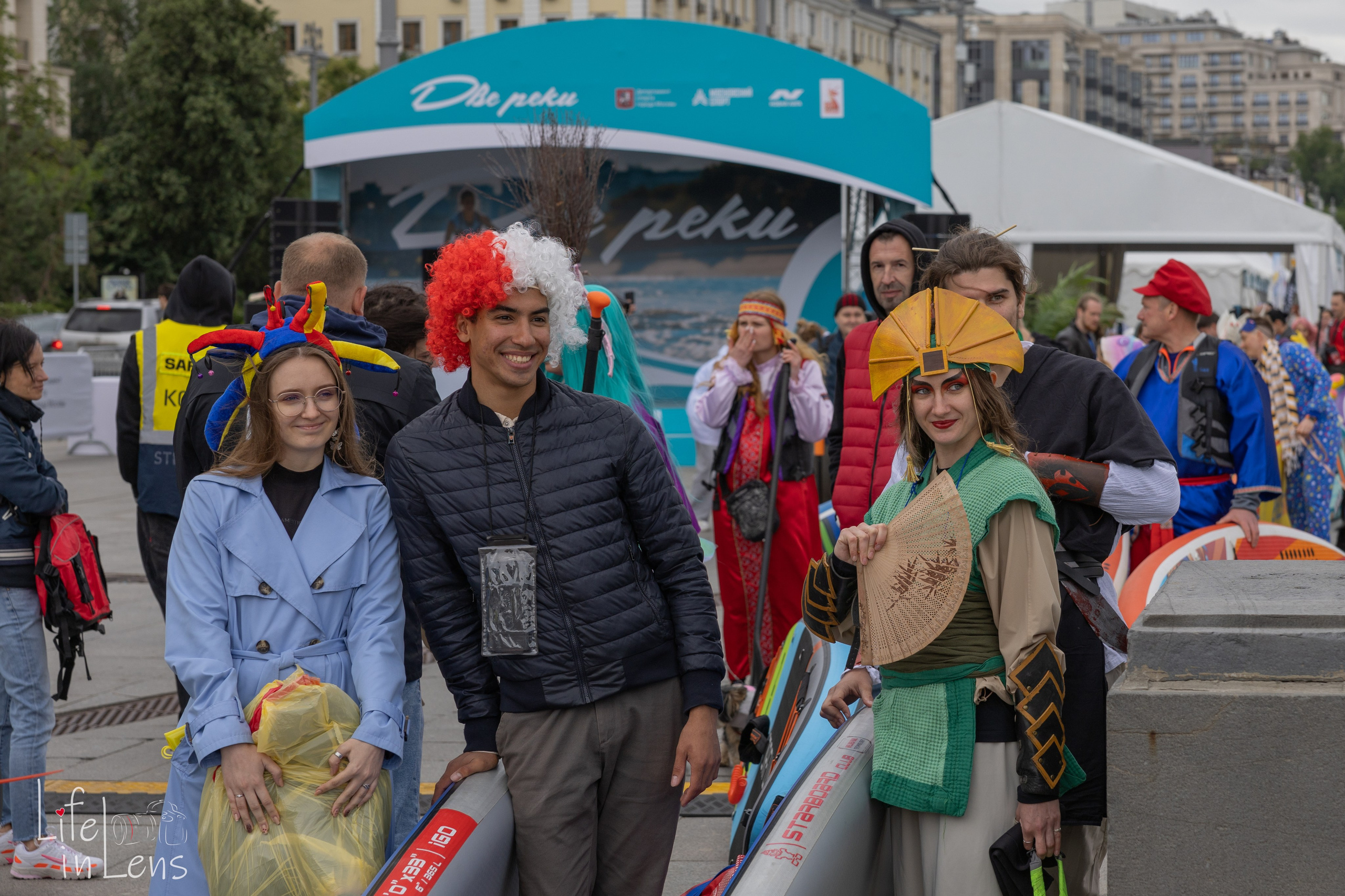 SUP-карнавал. Фотограф, получающий удовольствие от своей работы