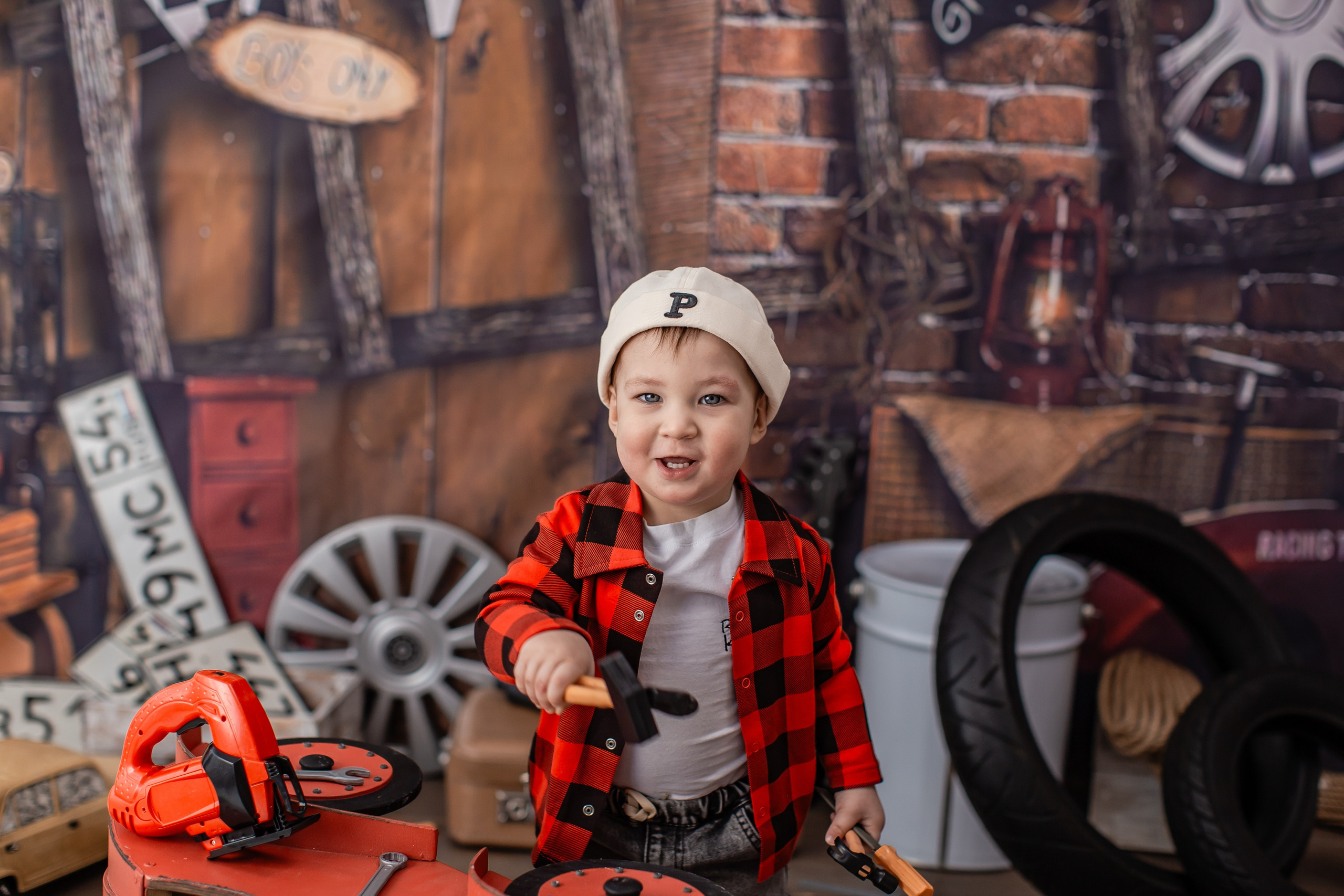 Фотодень " ГАРАЖ «(для 1-4 года) 20.09.26 г запись идёт. Детский семейный фотограф на первый годик город Новосибирск Дымова Светлана пакеты всё включено 1-3 года