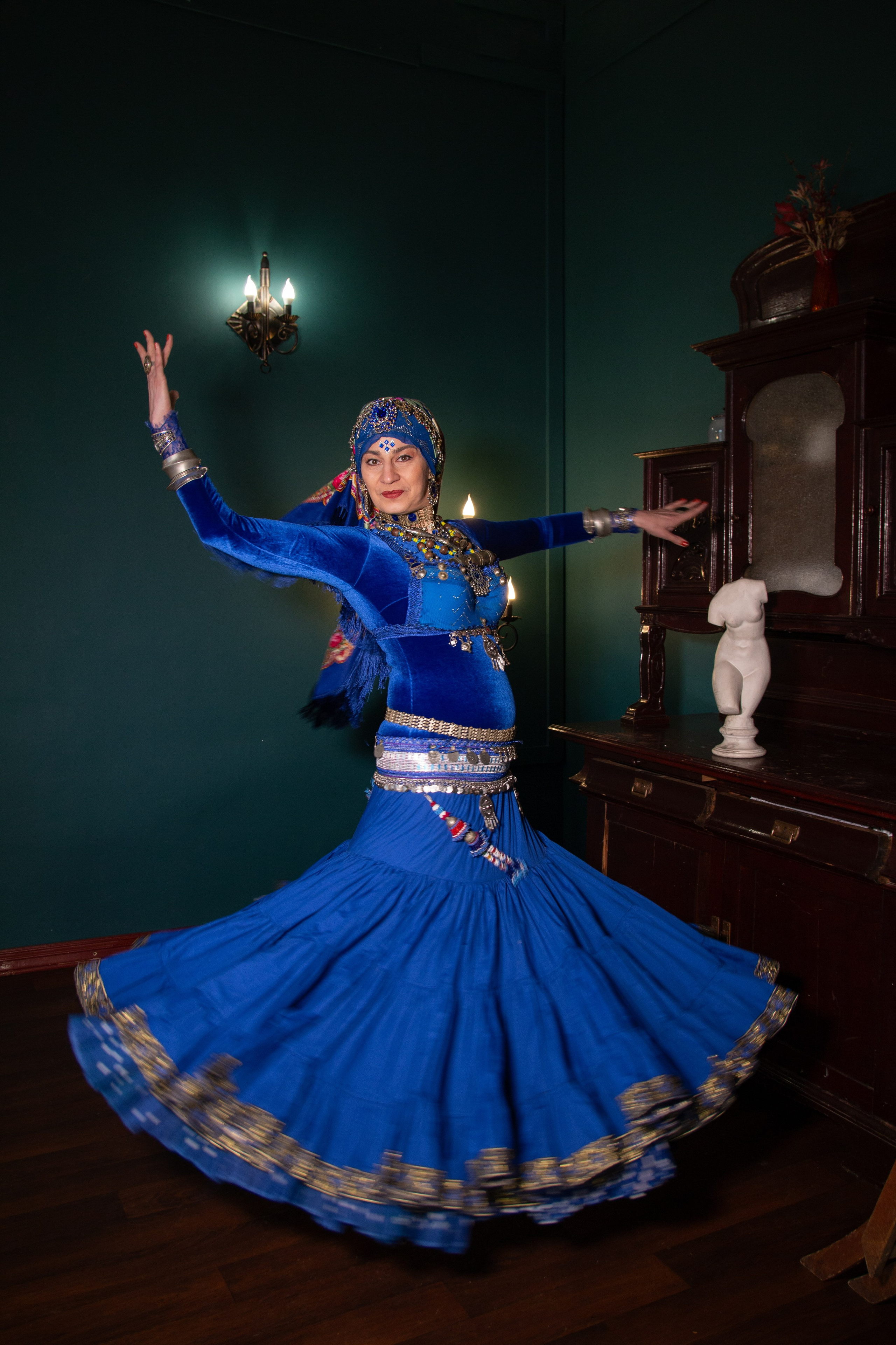 Танец в музее. Музей искусств. Ваш фотограф Северск | Томск