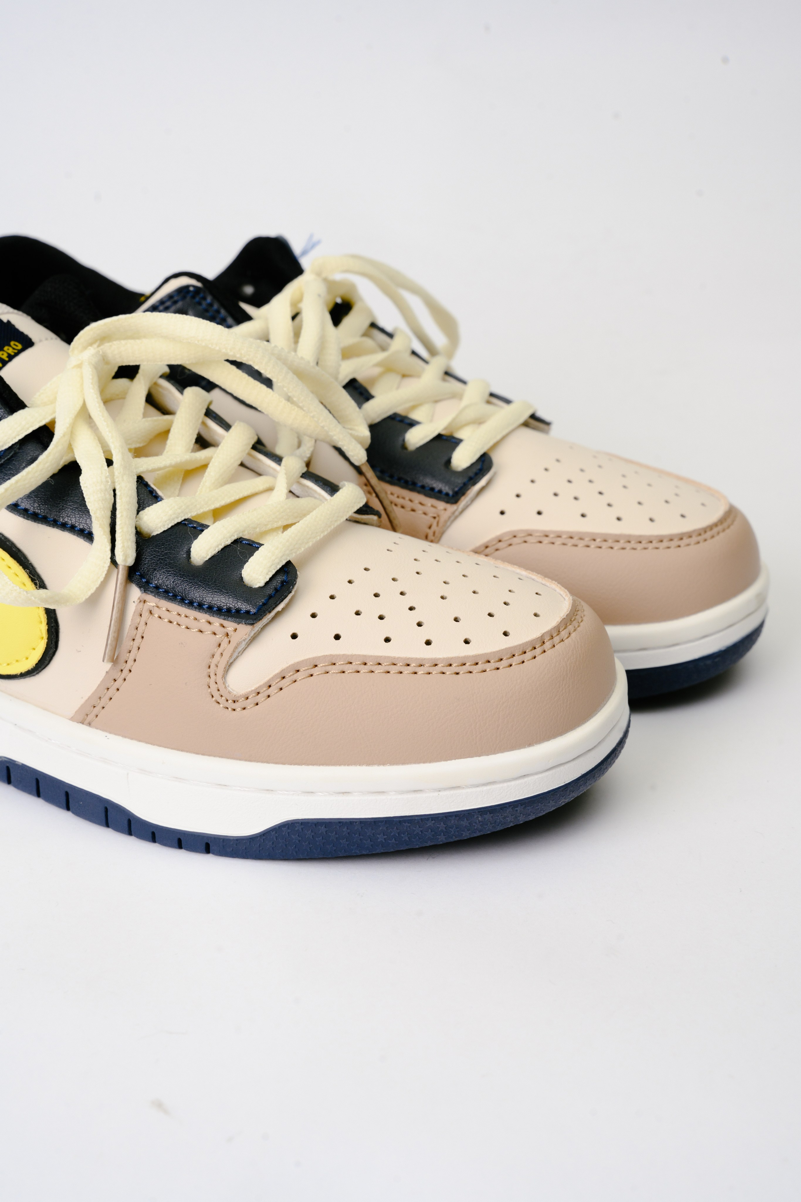 Кроссовки для wb. Фотограф в Красноярске