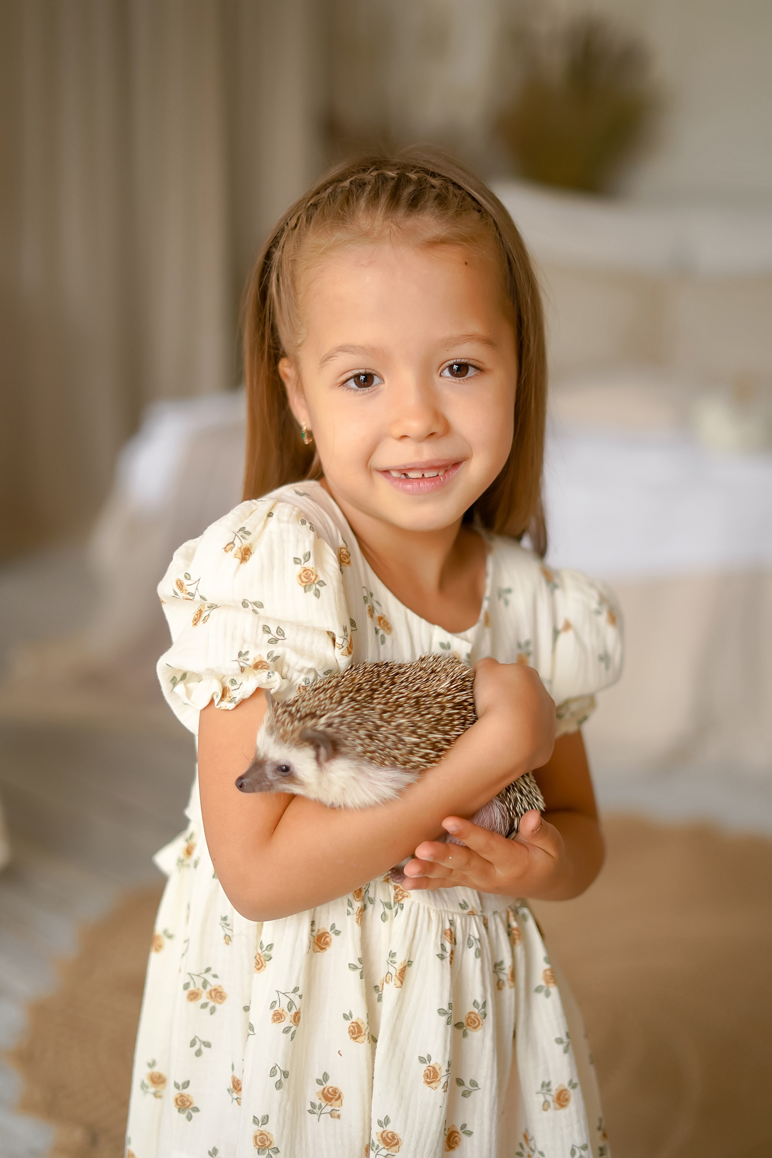 Девочки и ёжик. Фотограф Татьяна Митрофанова