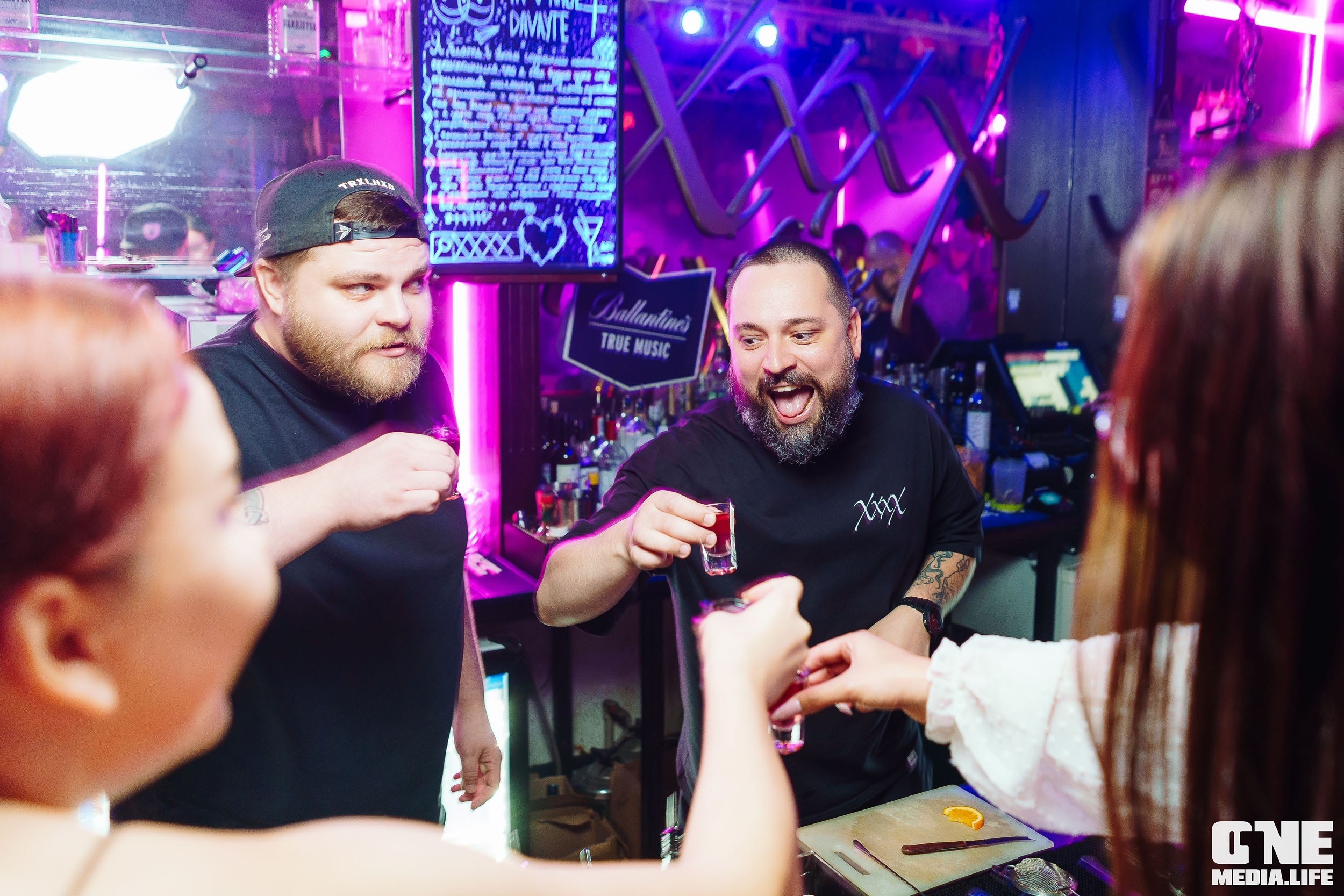 Фоторепортаж из бара XxxX. One Media Life: фоторепортажи, фотоотчеты с мероприятий и заведений