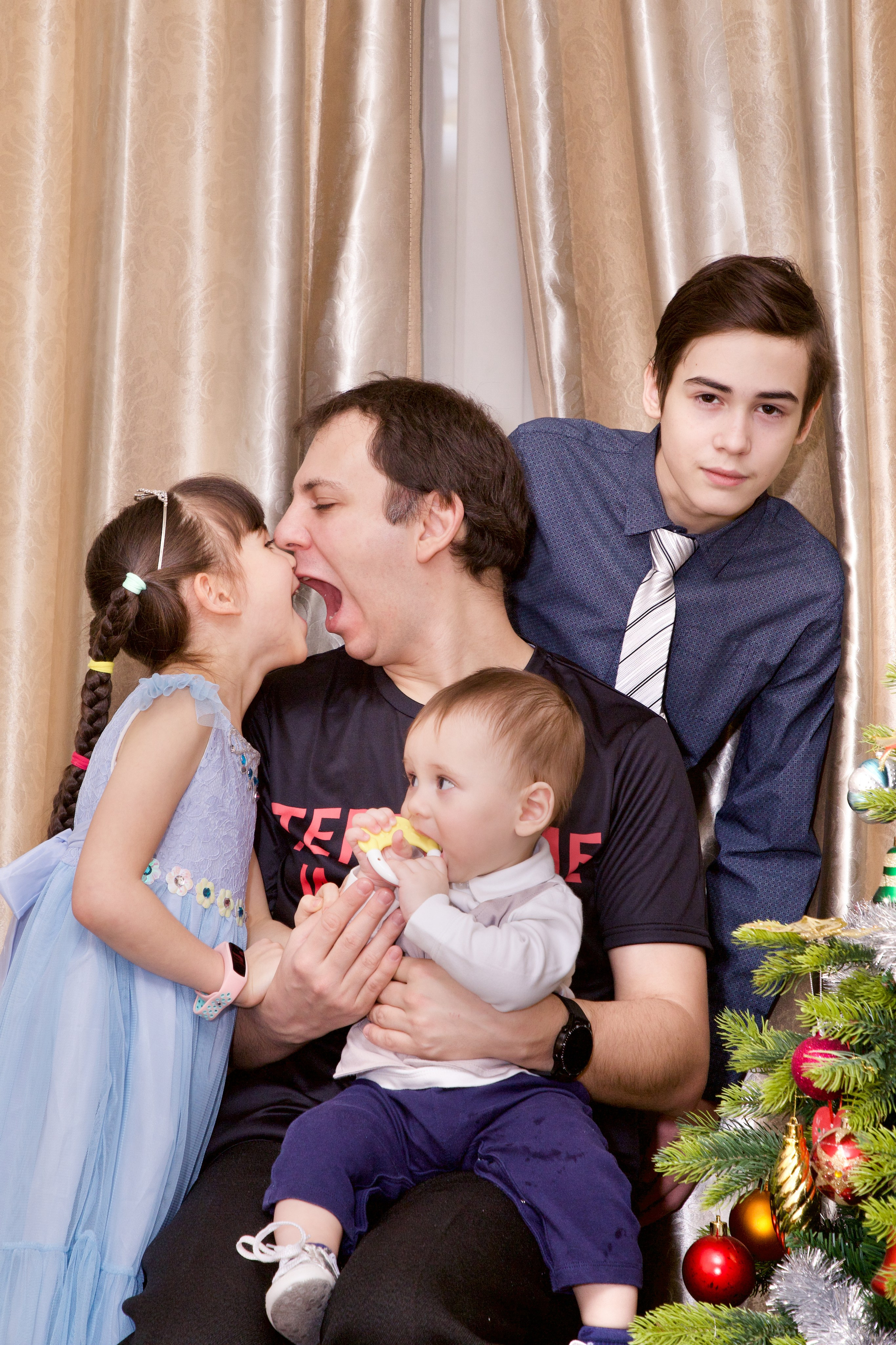 Юля Сергей Настя Олег и Серёжка ч.1. Школьные выпускные альбомы в Москве Марина Николаева