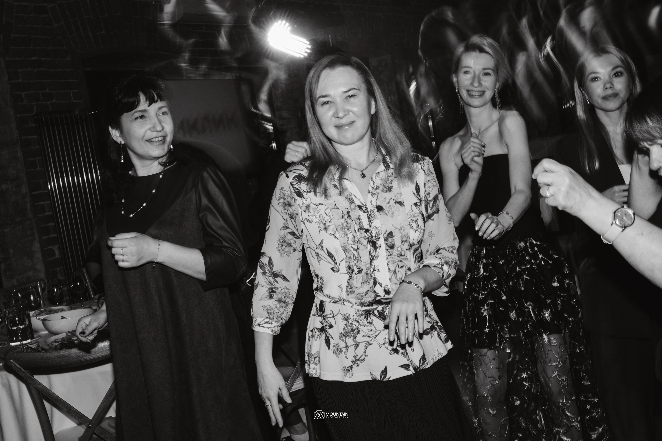 1klick End of year Party. Я занимаюсь событийной, свадебной, товарной, студийной… фотографией