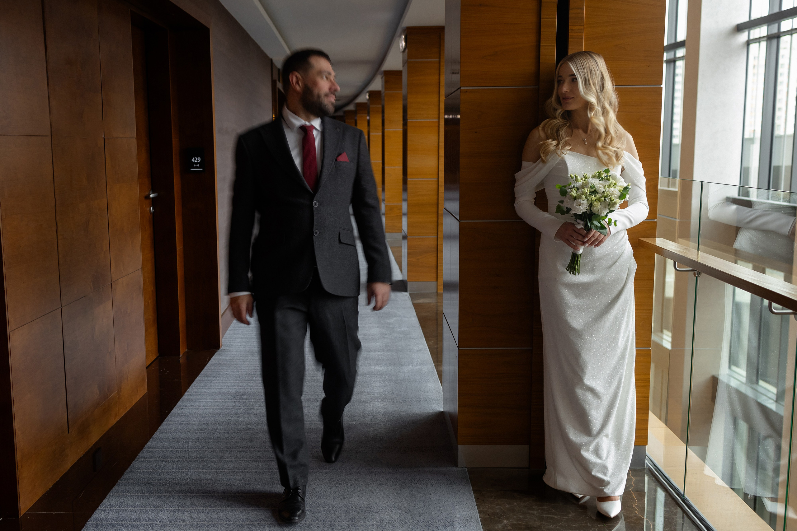 Свадебная фотосессия в отеле Марриот в Минске (Minsk Marriott Hotel). Свадебный фотограф в Минске/Беларуси Сергей Спиридонов