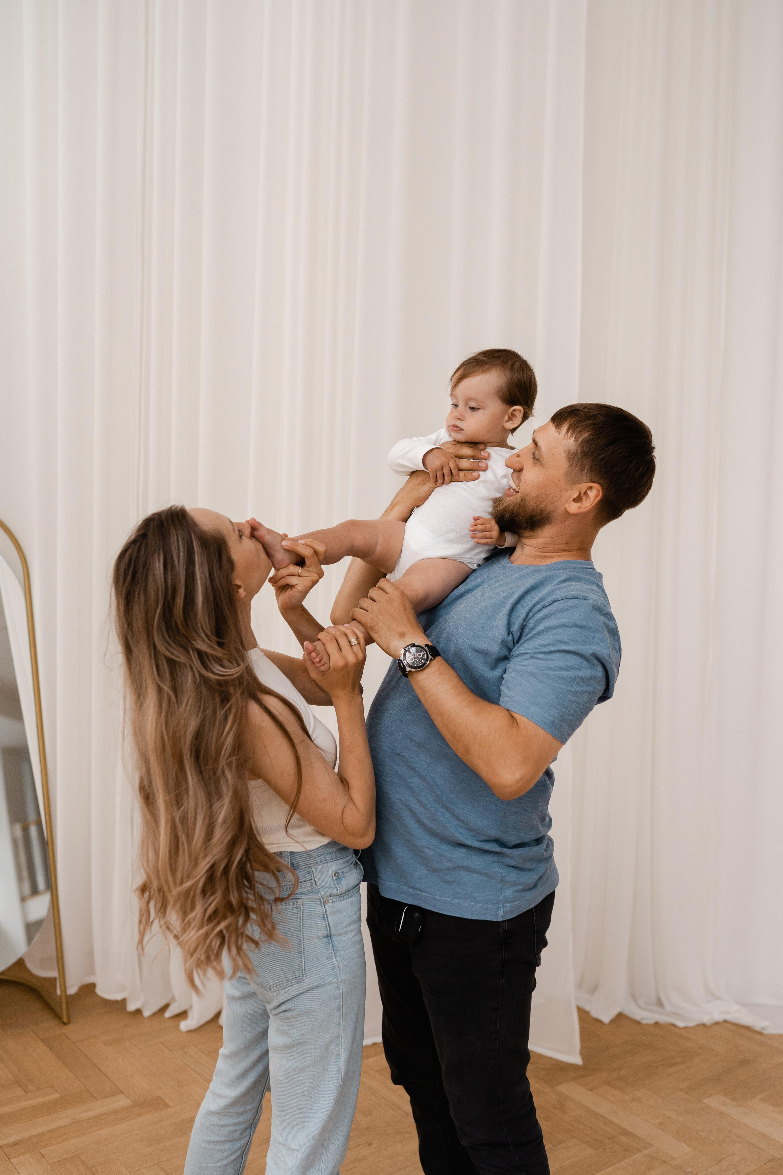 Семейная фотосессия в студии в Москве, семейный фотограф Анна Полушина. Свадебный фотограф в Москве Анна Полушина