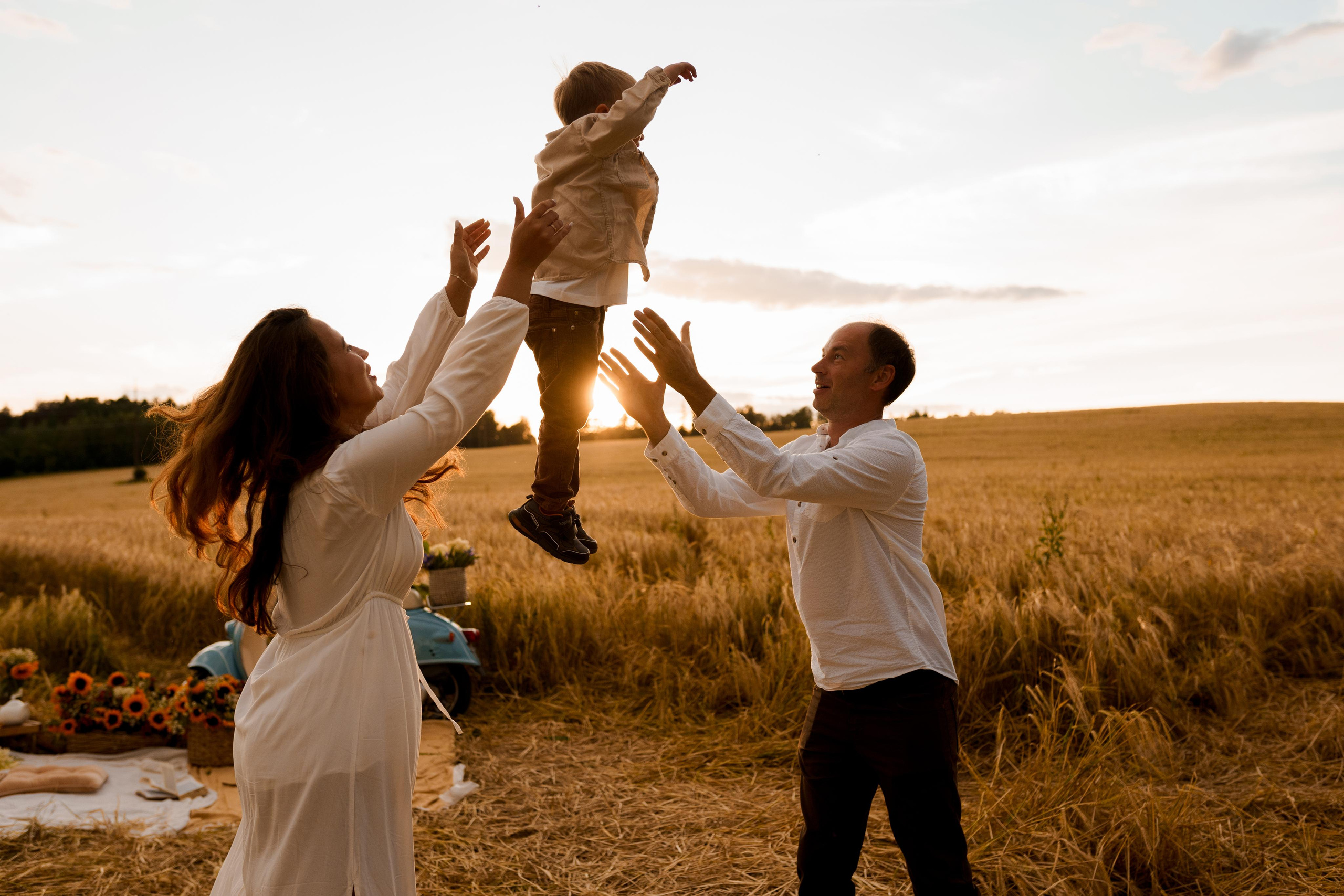 Семейная фотосессия в студии в Москве, семейный фотограф Анна Полушина. Свадебный фотограф в Москве Анна Полушина