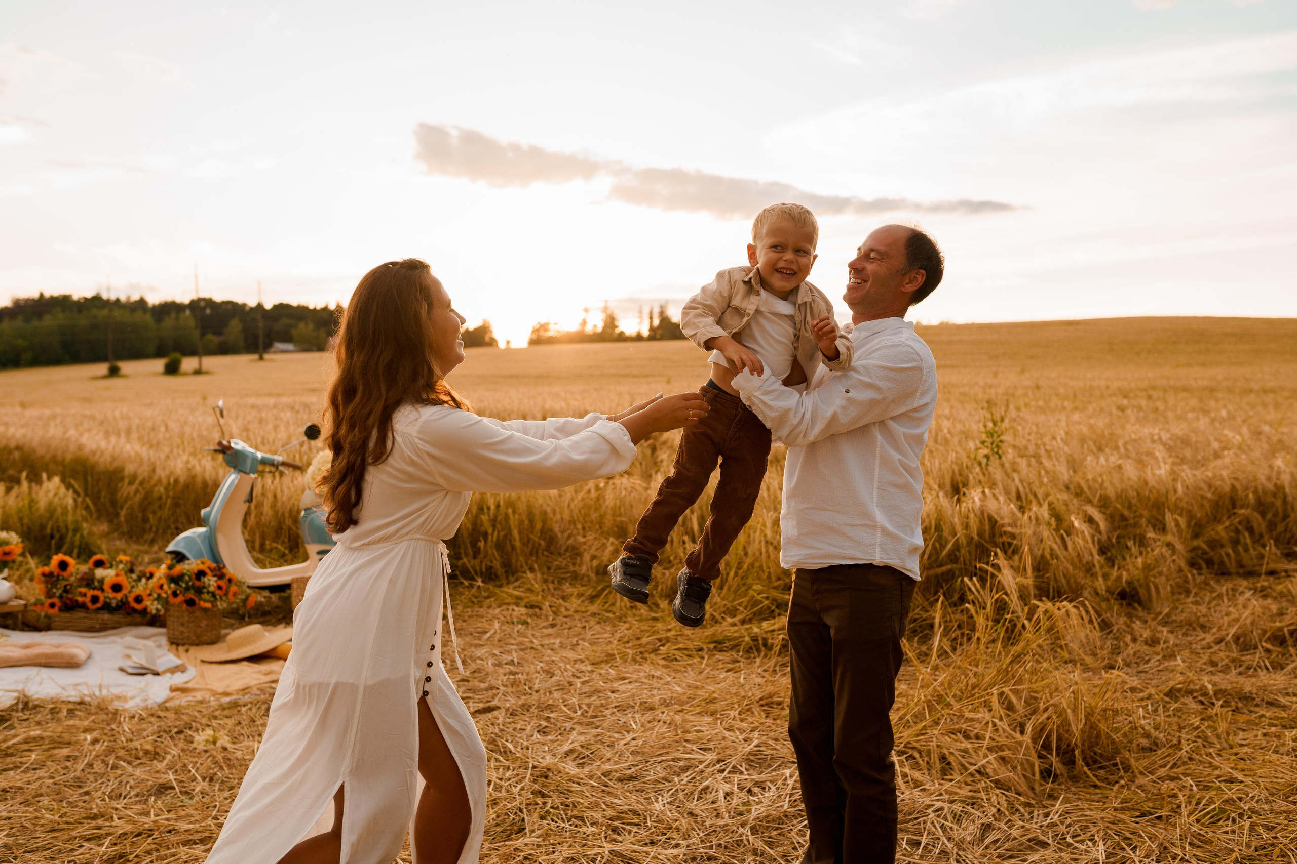 Семейная фотосессия в студии в Москве, семейный фотограф Анна Полушина. Свадебный фотограф в Москве Анна Полушина