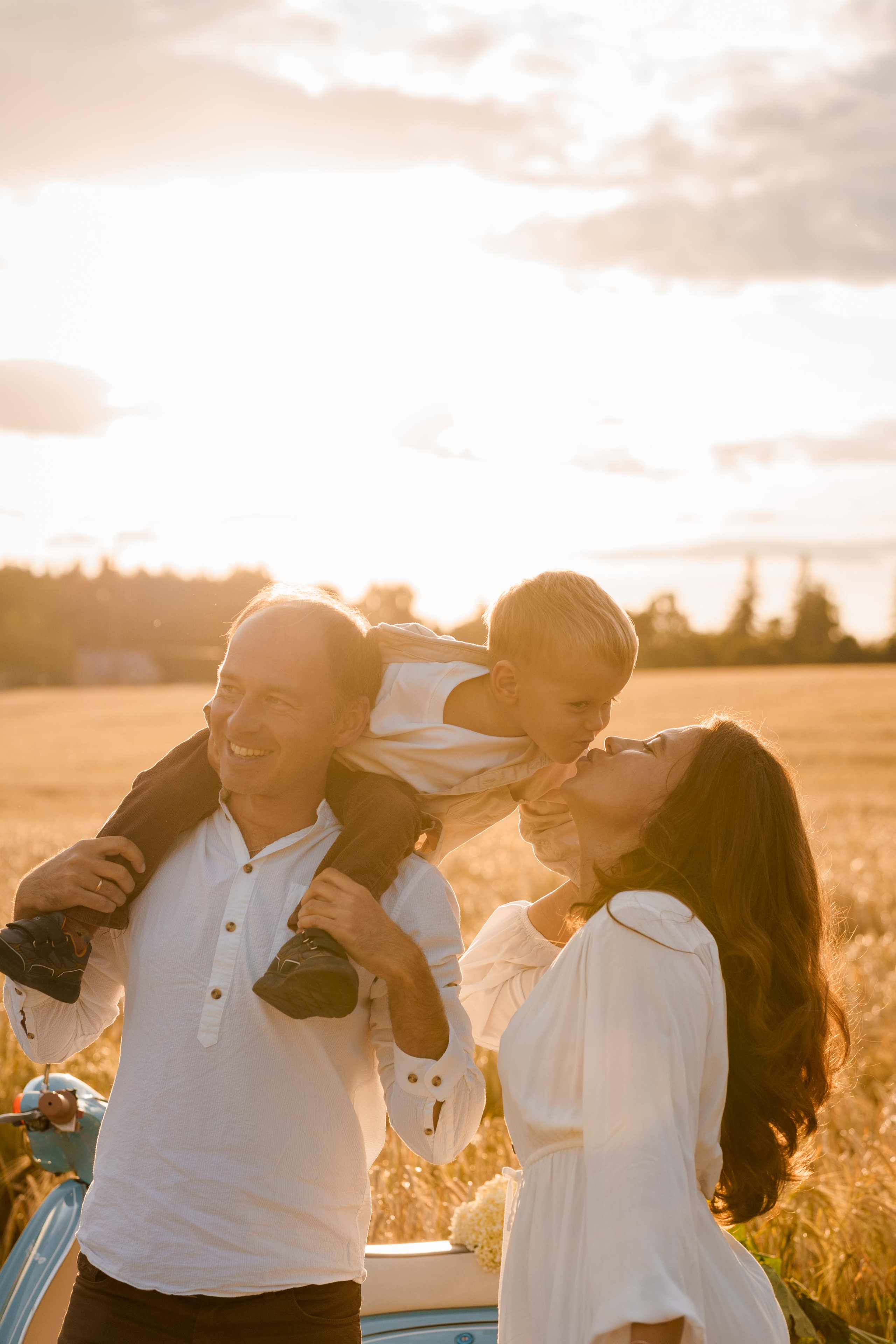 Семейная фотосессия в студии в Москве, семейный фотограф Анна Полушина. Свадебный фотограф в Москве Анна Полушина