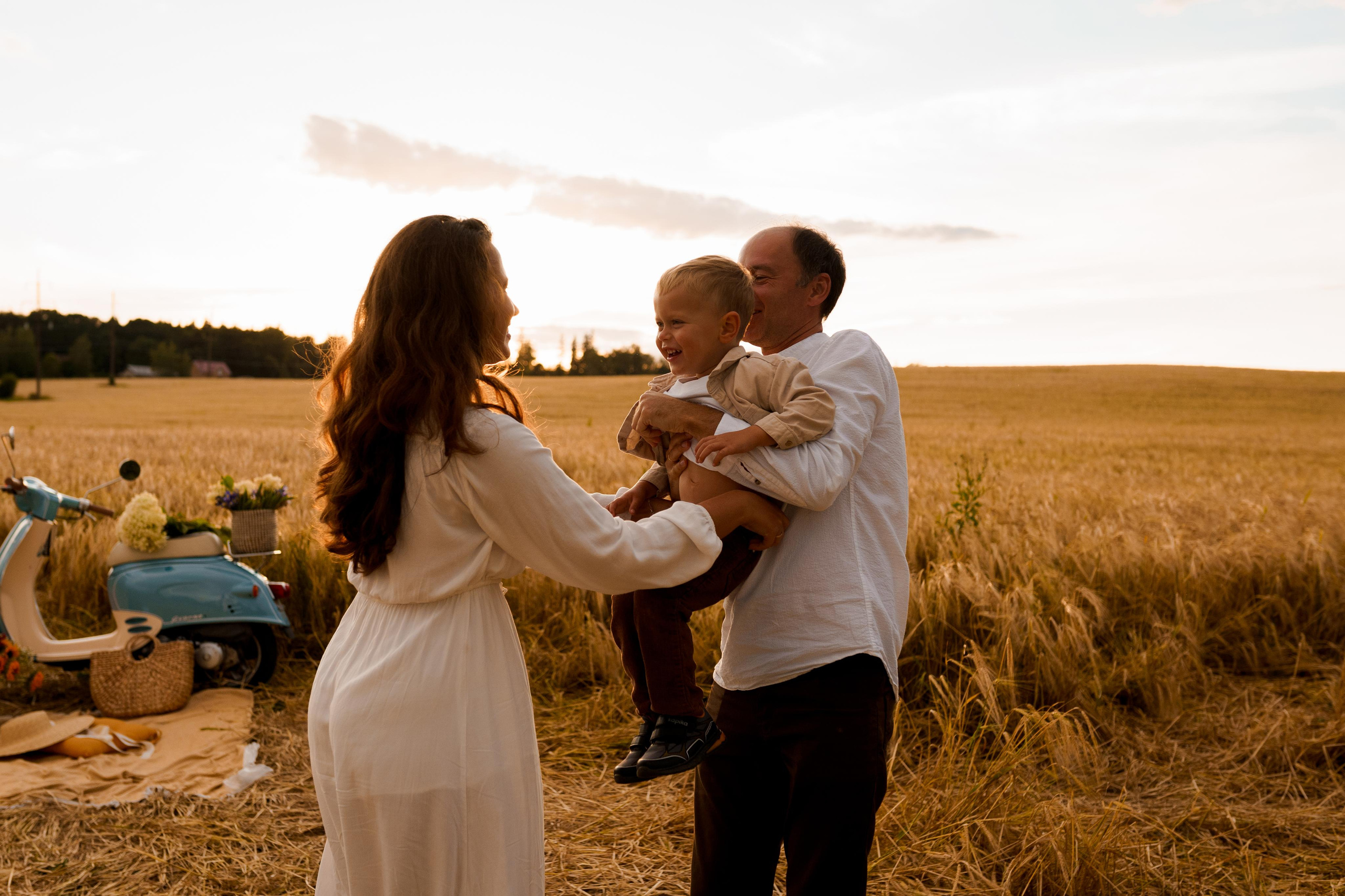 Семейная фотосессия в студии в Москве, семейный фотограф Анна Полушина. Свадебный фотограф в Москве Анна Полушина
